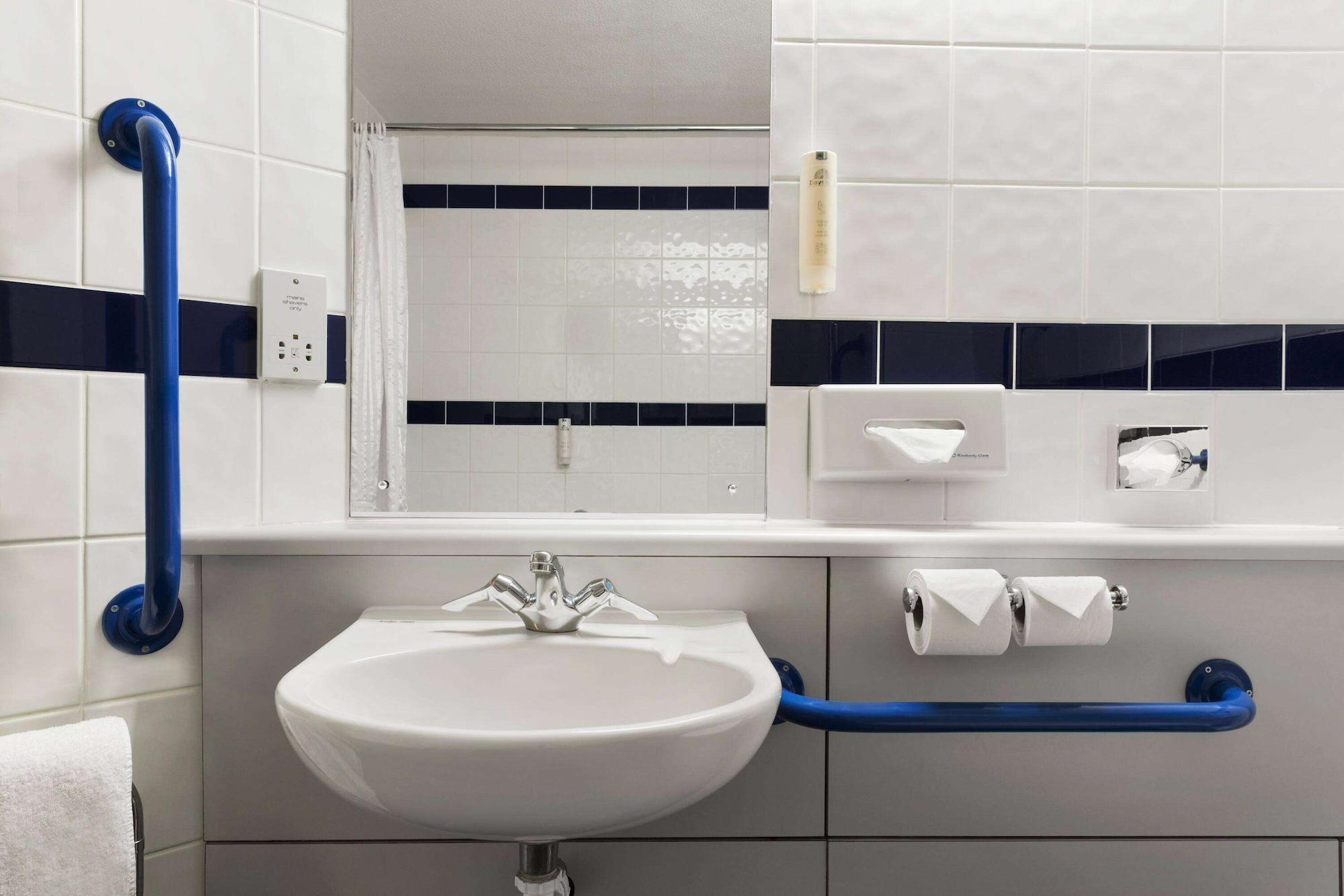 Equipamiento de Habitación Days Inn by Wyndham Warwick North M40