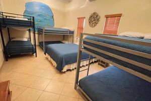 Alquiler Vacacional - Spacious 5-bedroom house with AC, WiFi in delightful Playa Encanto