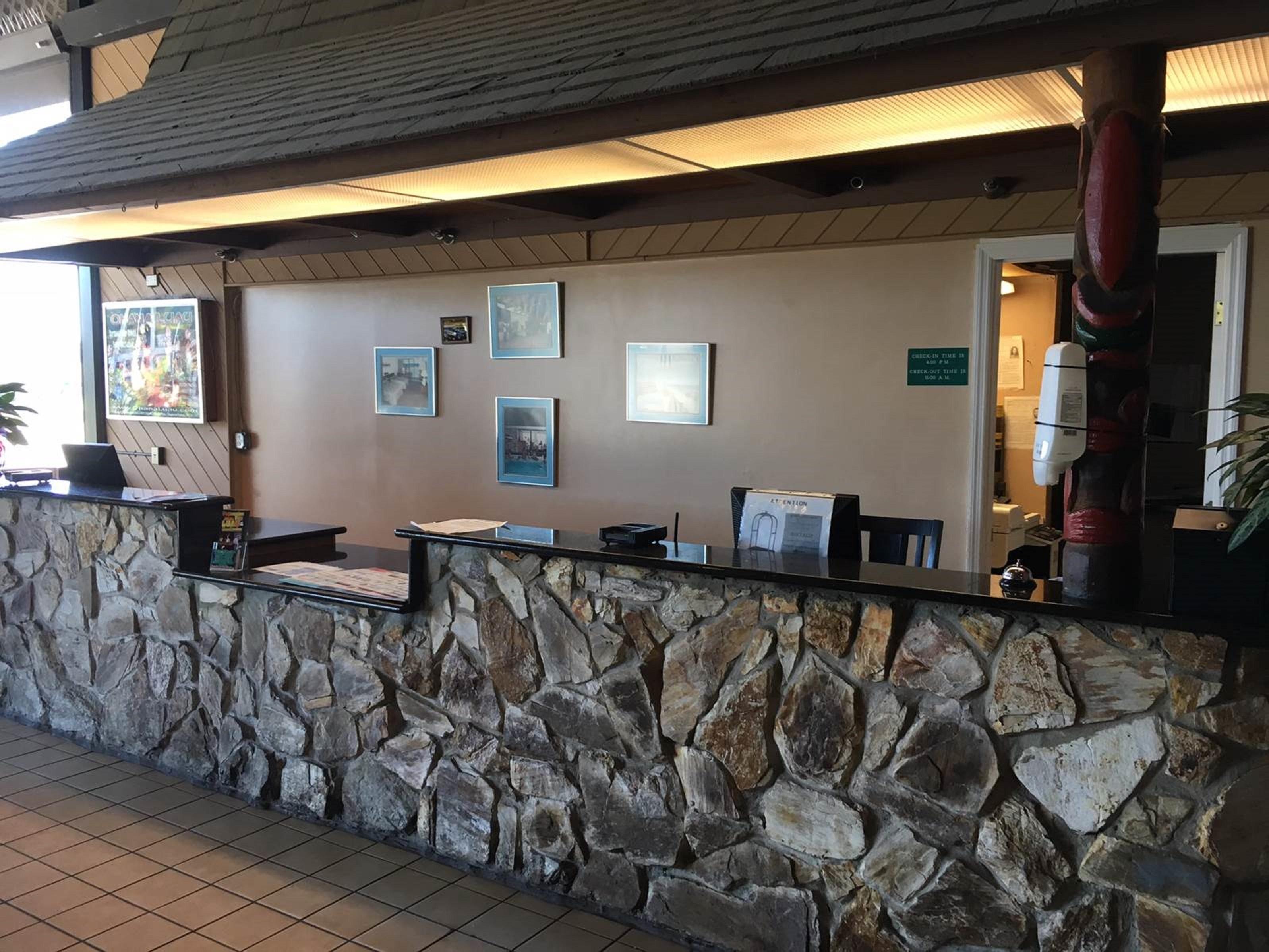 Vista Lobby Hawaiian Inn Beach Resort