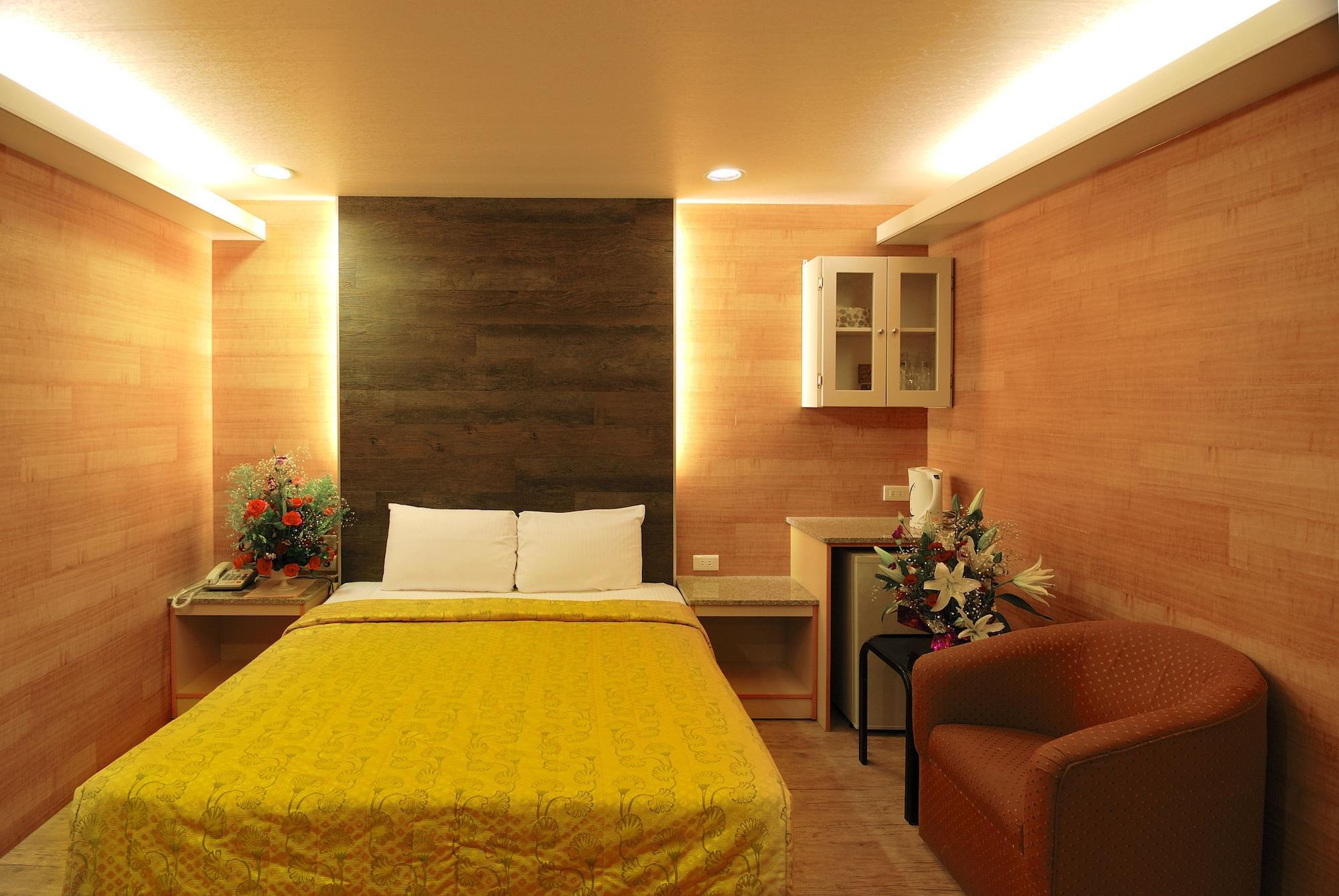 Varios Empire Hotel