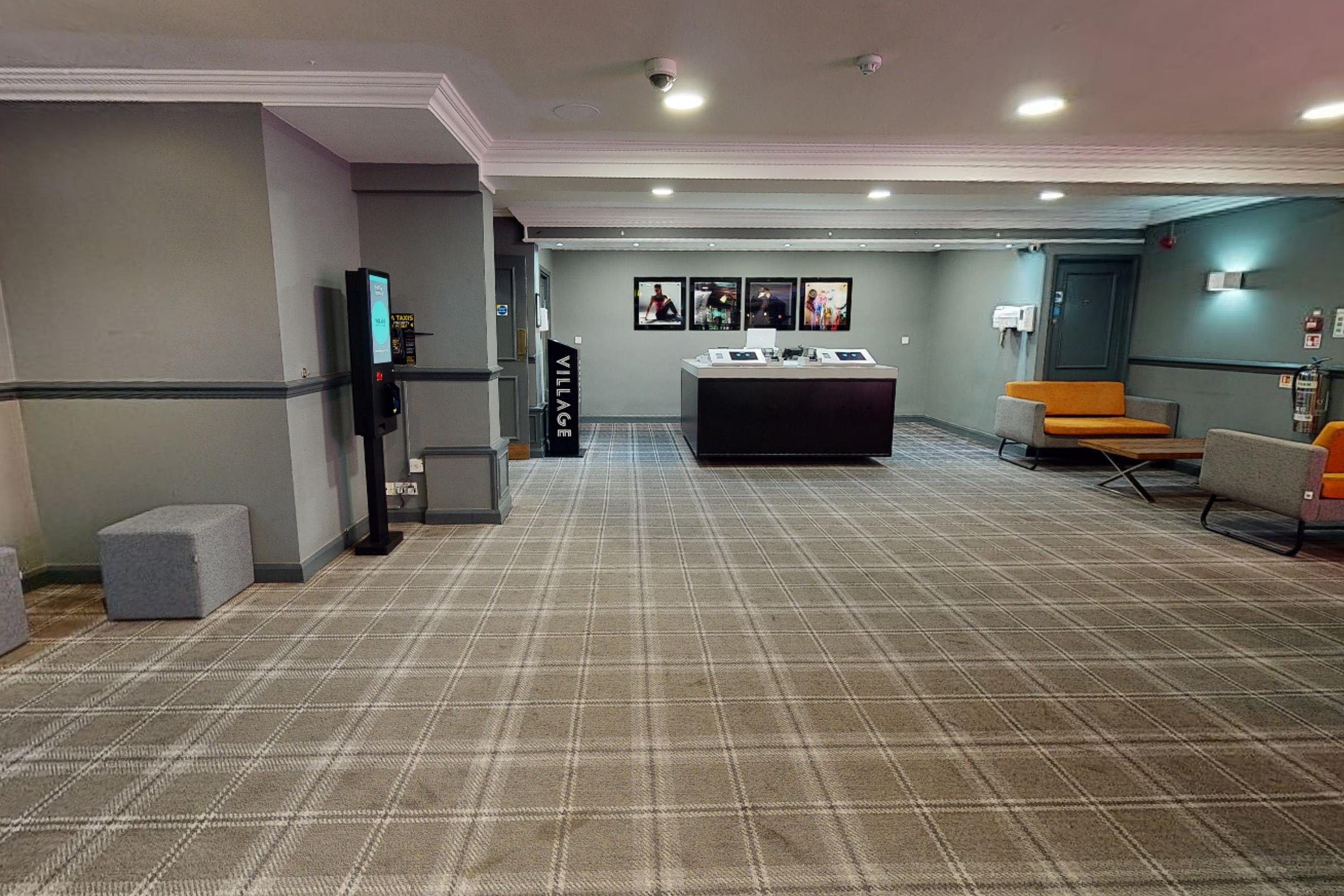 Vista Lobby Village Hotel Liverpool