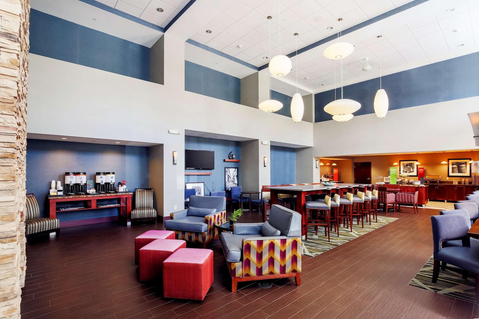 Vista Lobby Hampton Inn & Suites Poughkeepsie