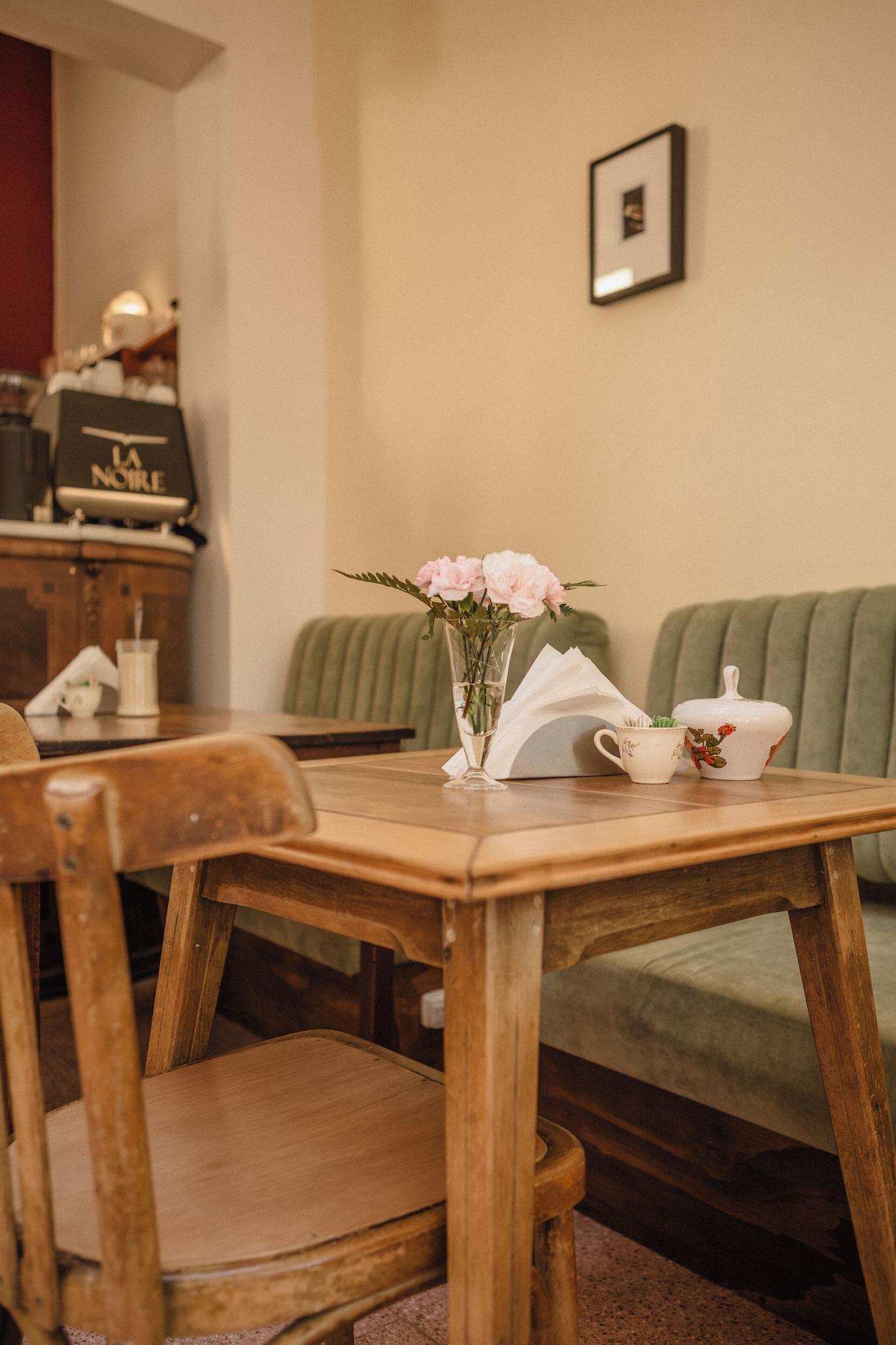 Bar/Salón La Noire Petit Hotel