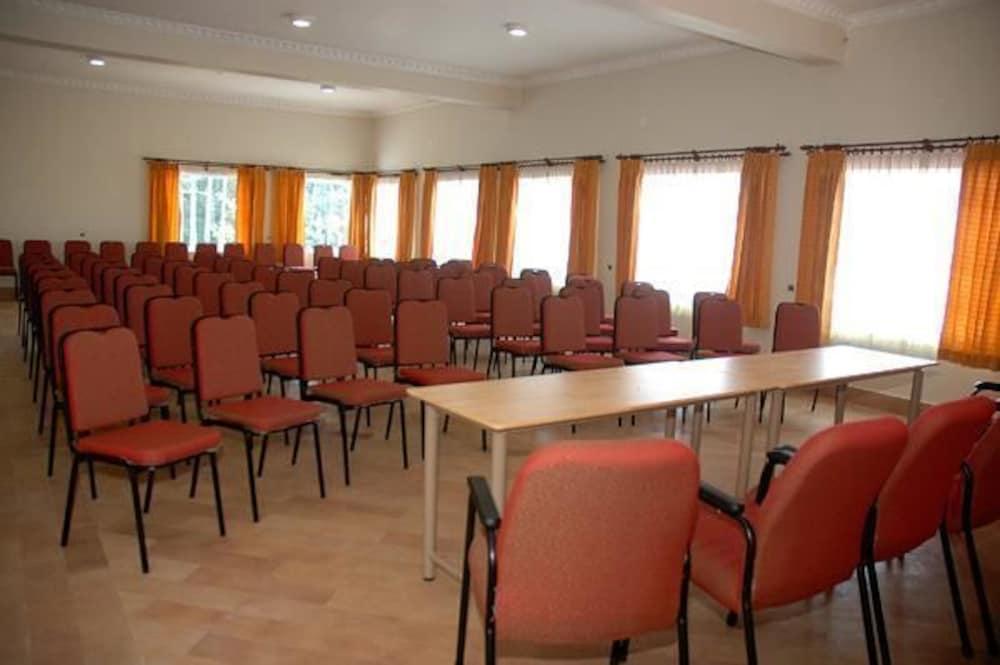 Sala de Reuniones Leisure Vacations Palve Sugavasam