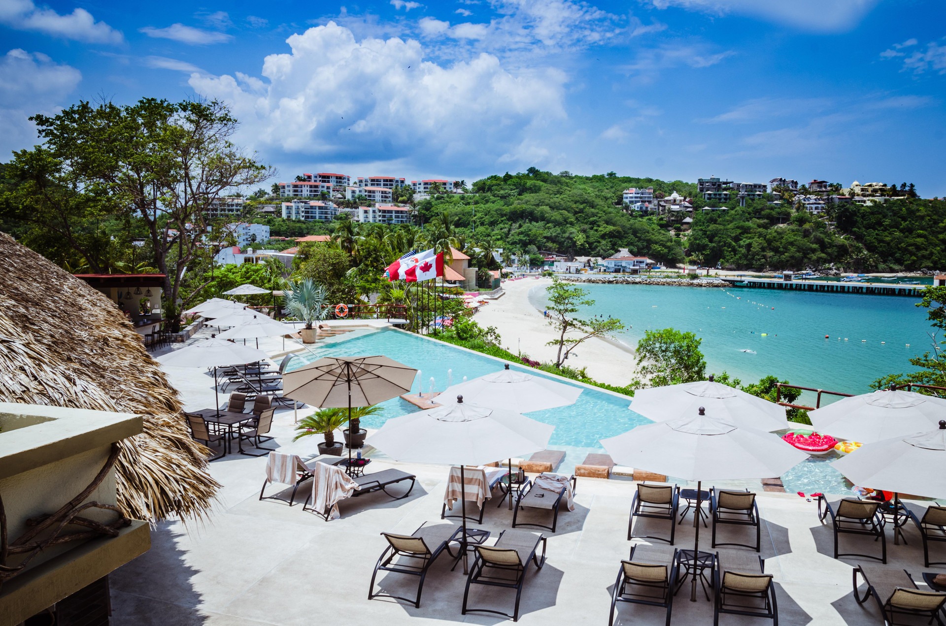 Playa Binniguenda Huatulco & Beach Club