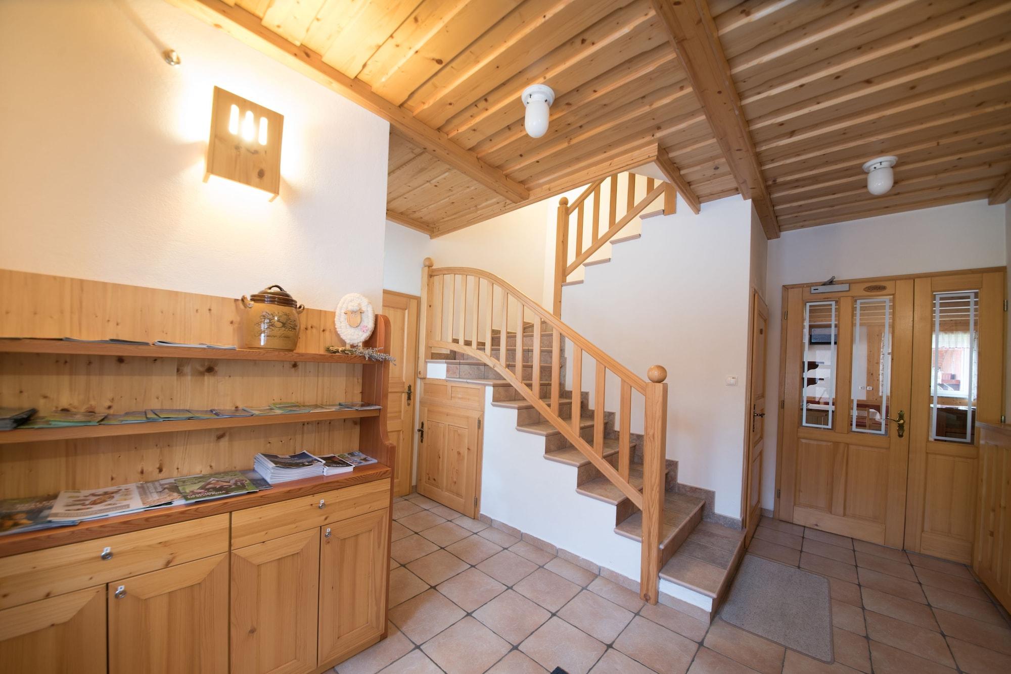 Varios Pr' Dovar Guest House