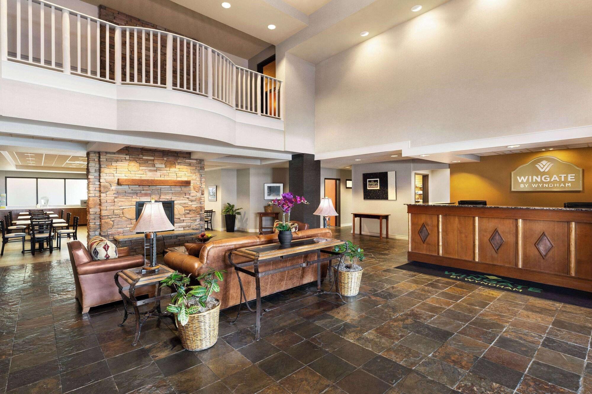 Vista Lobby Wingate by Wyndham Greenwood Village/Denver Tech