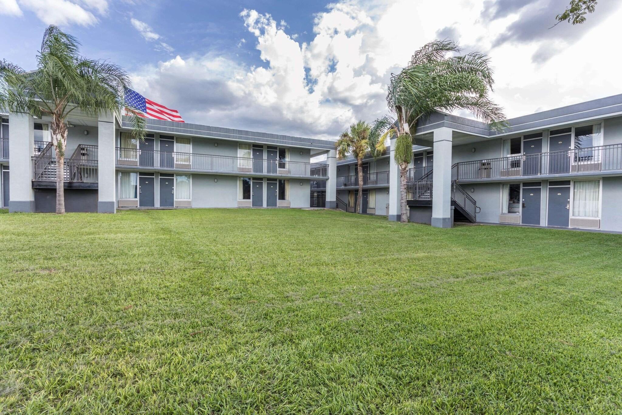 Varios Super 8 by Wyndham Ocala I-75