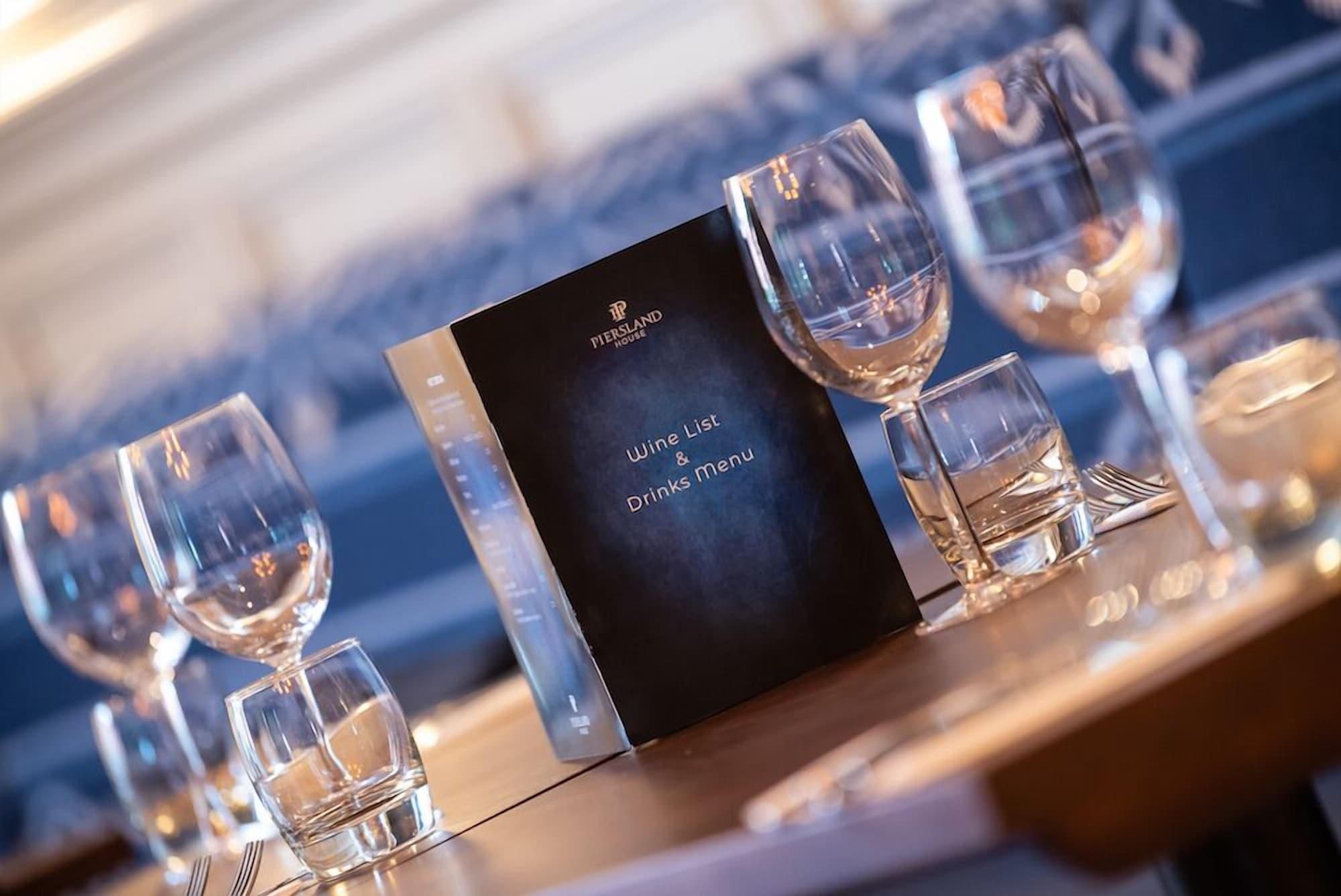 Bar/Salón Piersland House