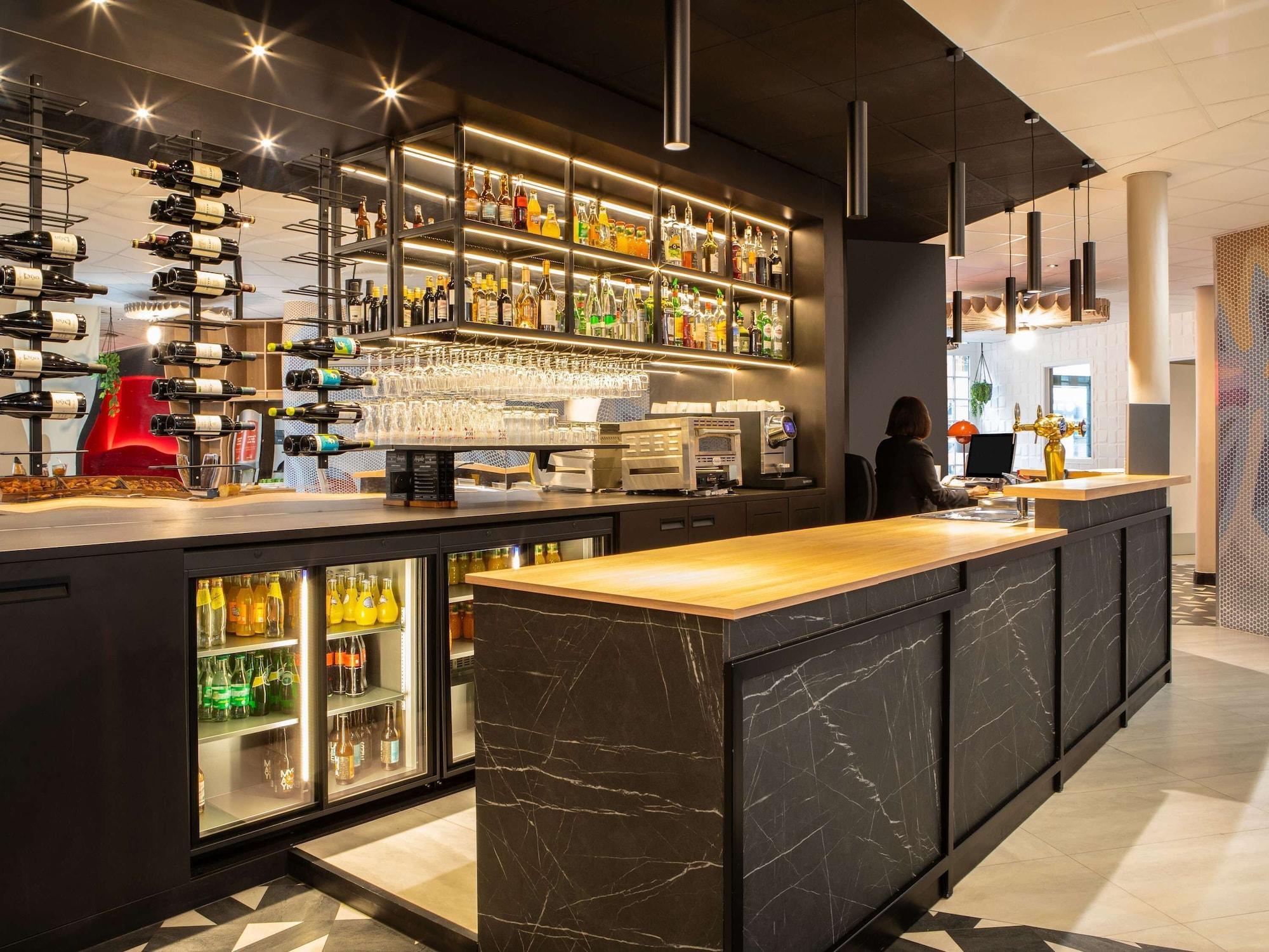 Bar/Salón ibis Paris Ornano Montmartre Nord 18ème