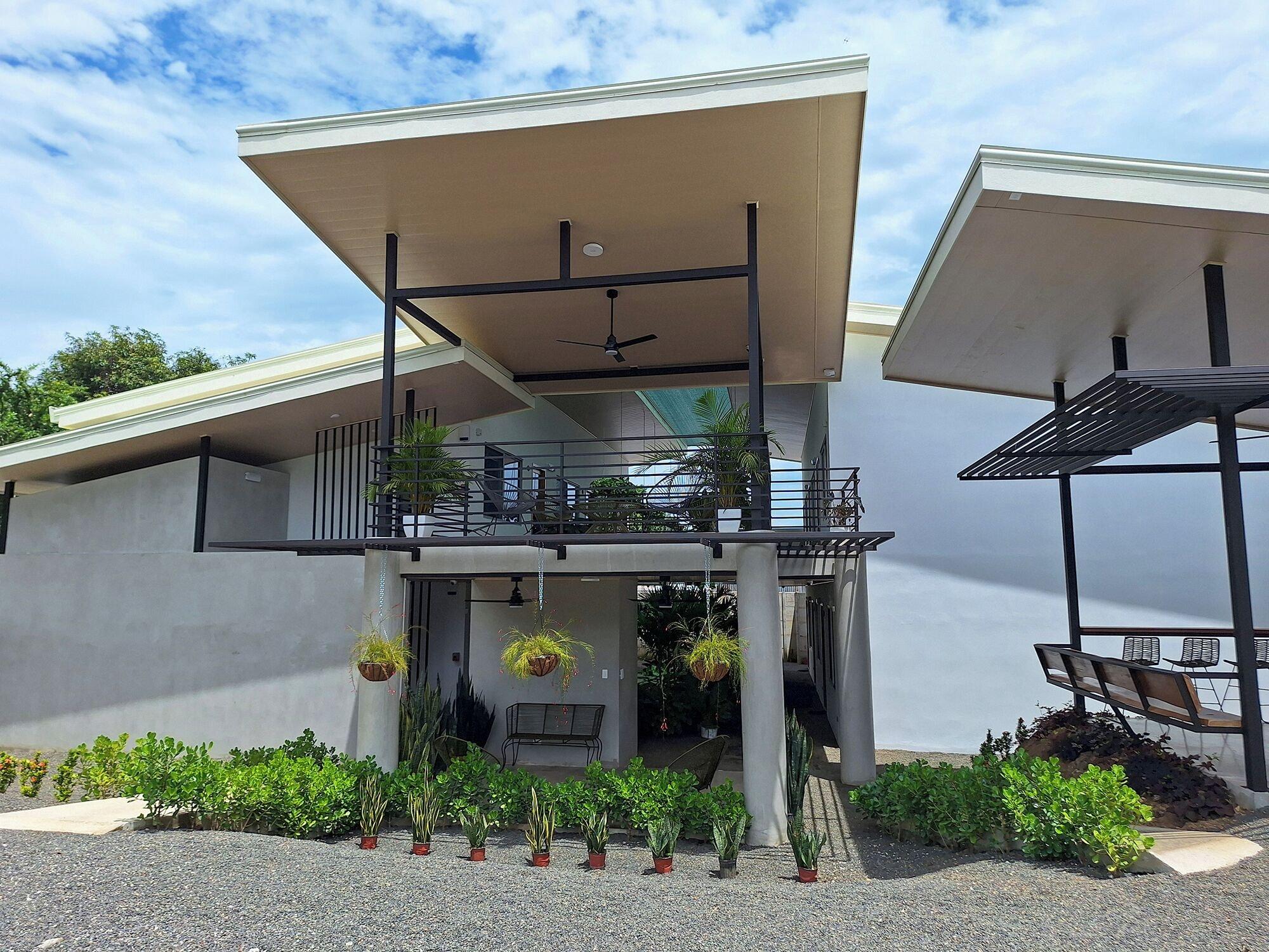 Varios Nomad Living CR