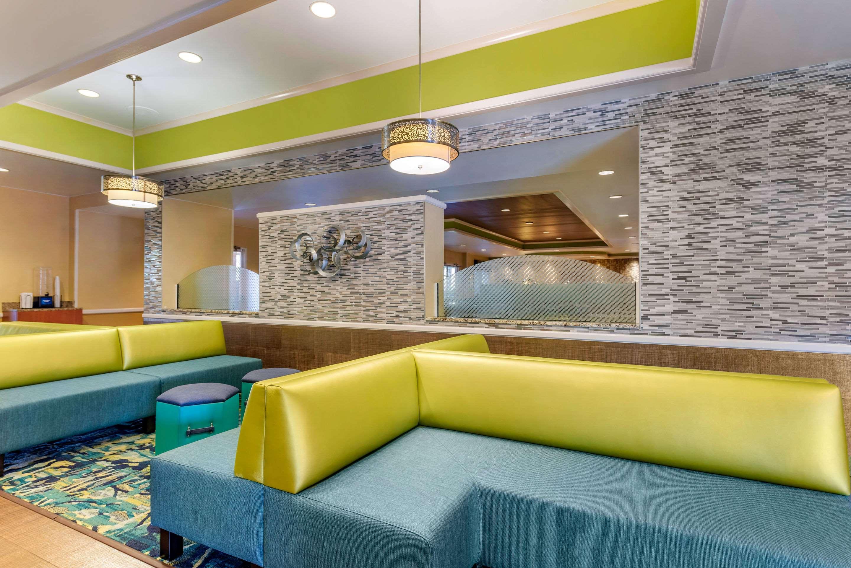 Vista Lobby Comfort Inn & Suites Near Universal Orlando Resort - Convention Ctr