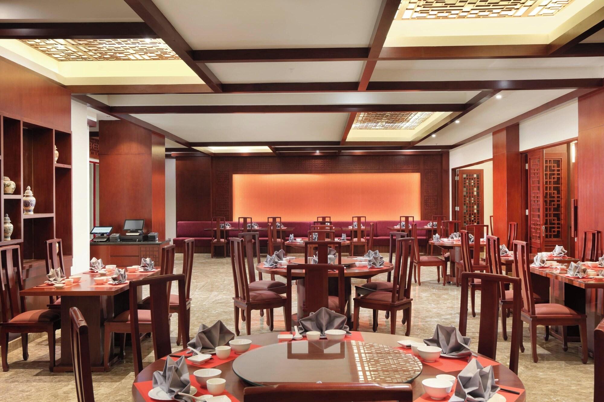 Restaurant Four Points by Sheraton Manado