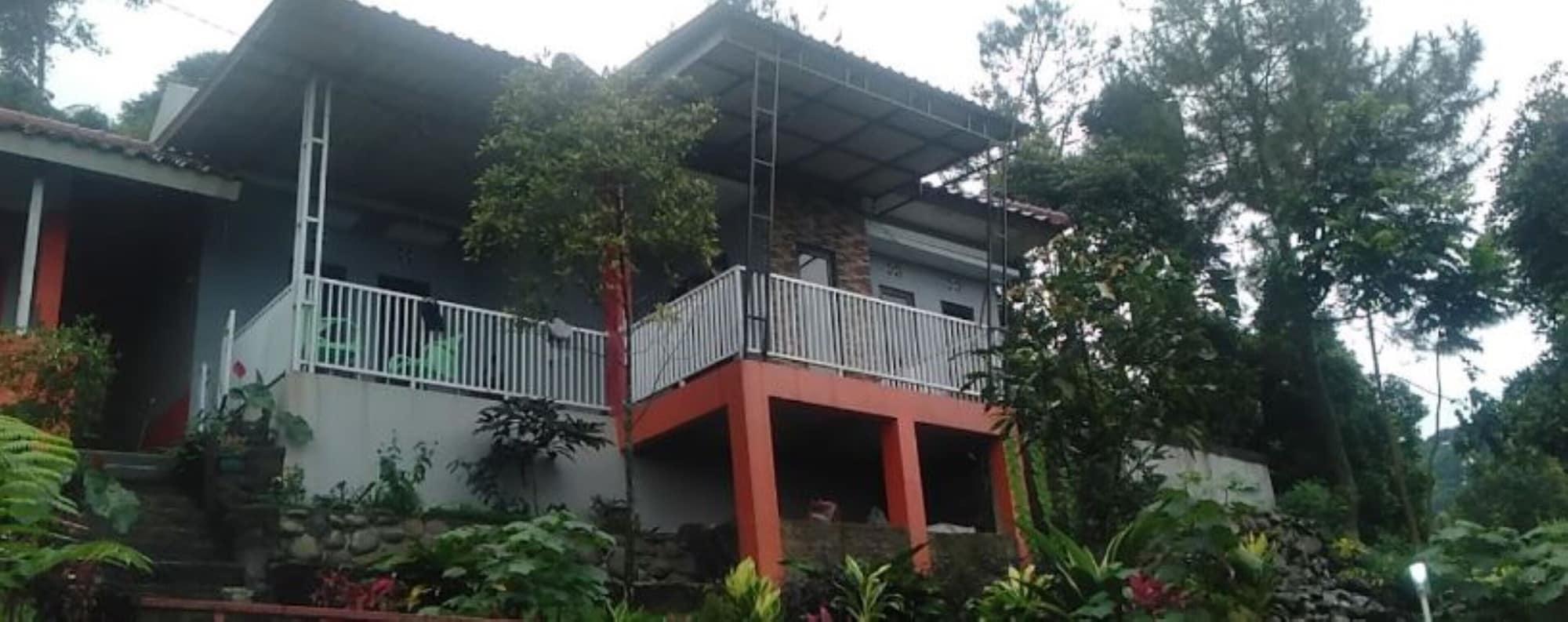 Varios Villa Patih