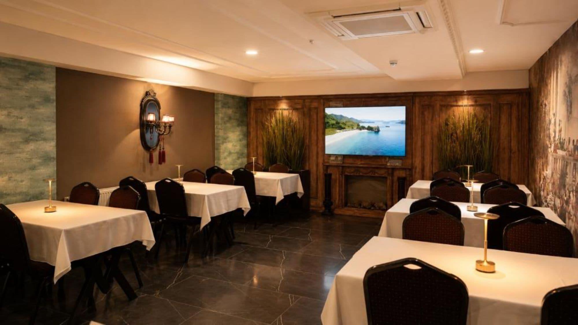 Restaurant Elite World Nest Van