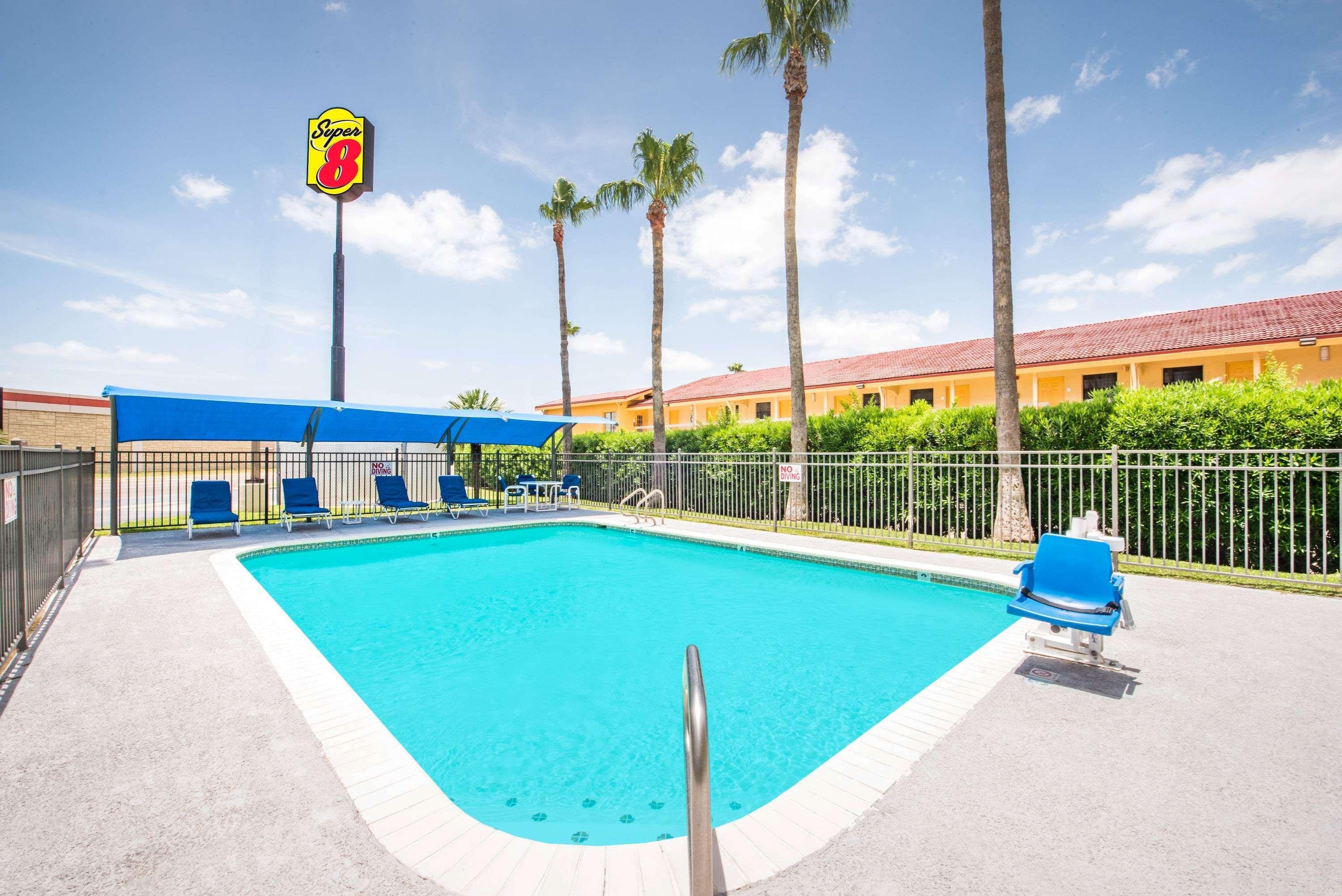 Vista Piscina Super 8 by Wyndham Harlingen TX
