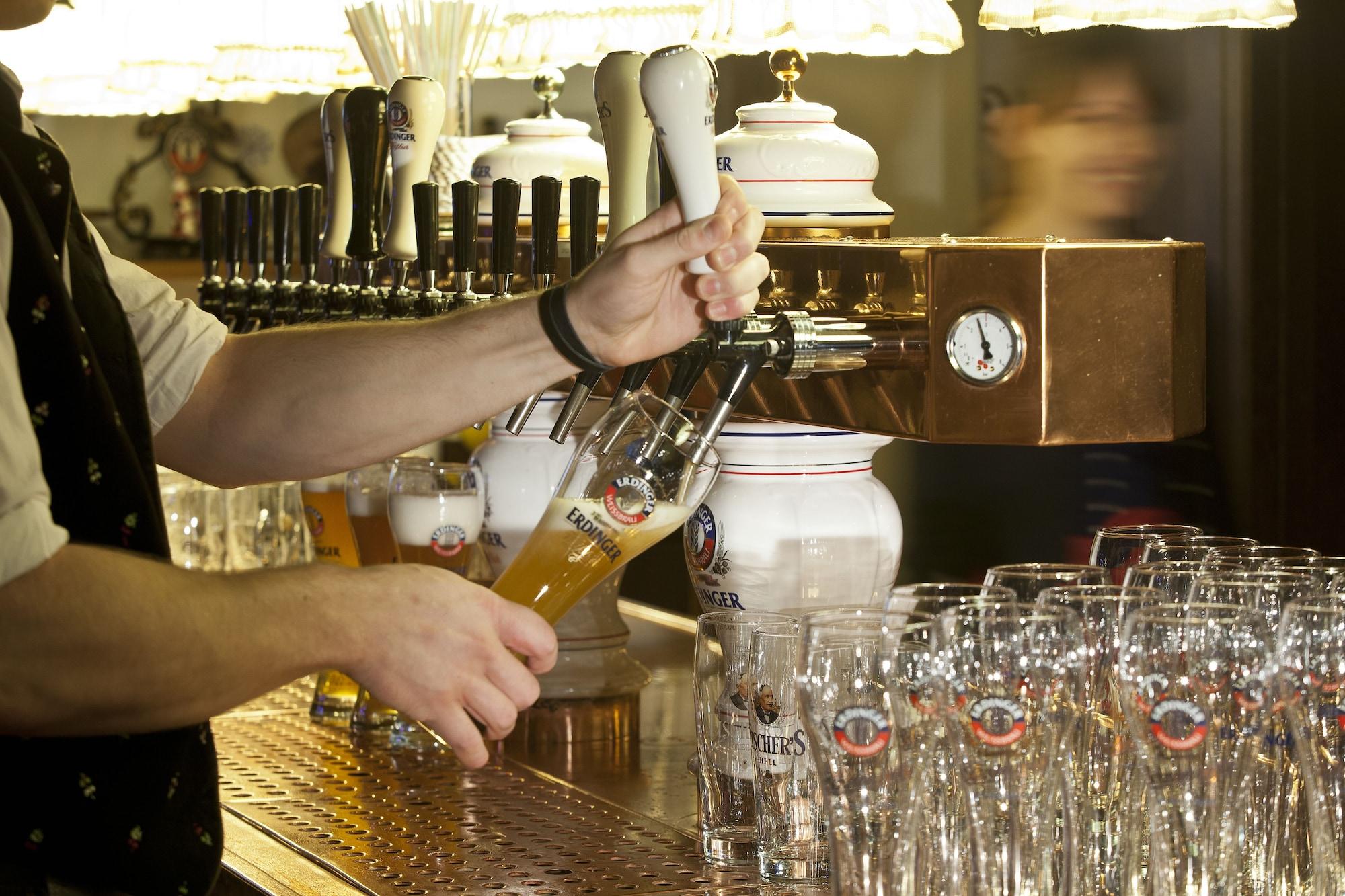 Bar/Salón Hotel zum Erdinger Weissbräu