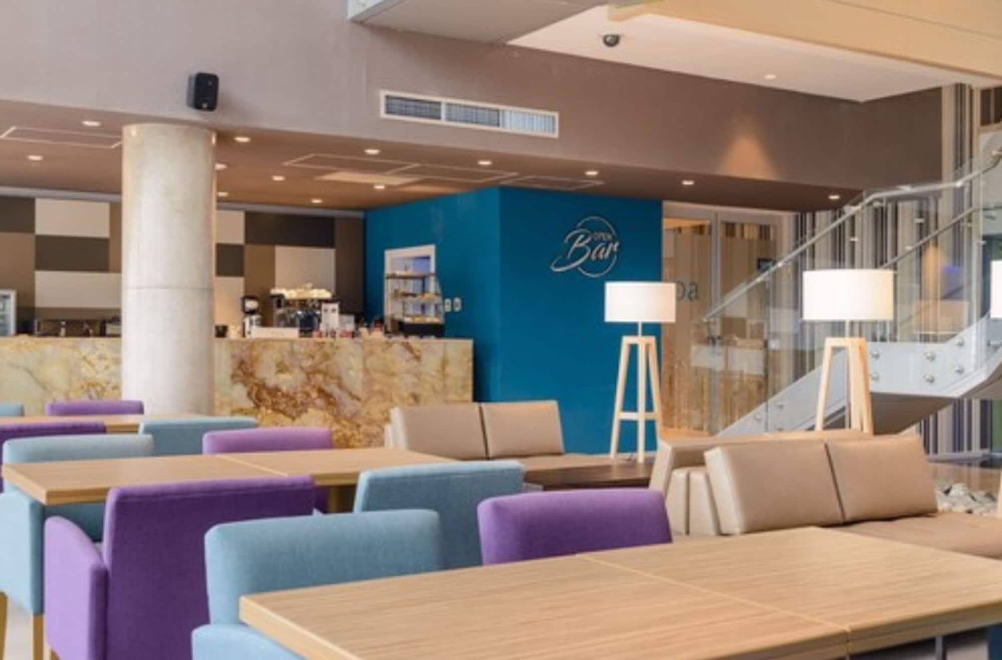 Bar/Salón Epic Villa Merlo