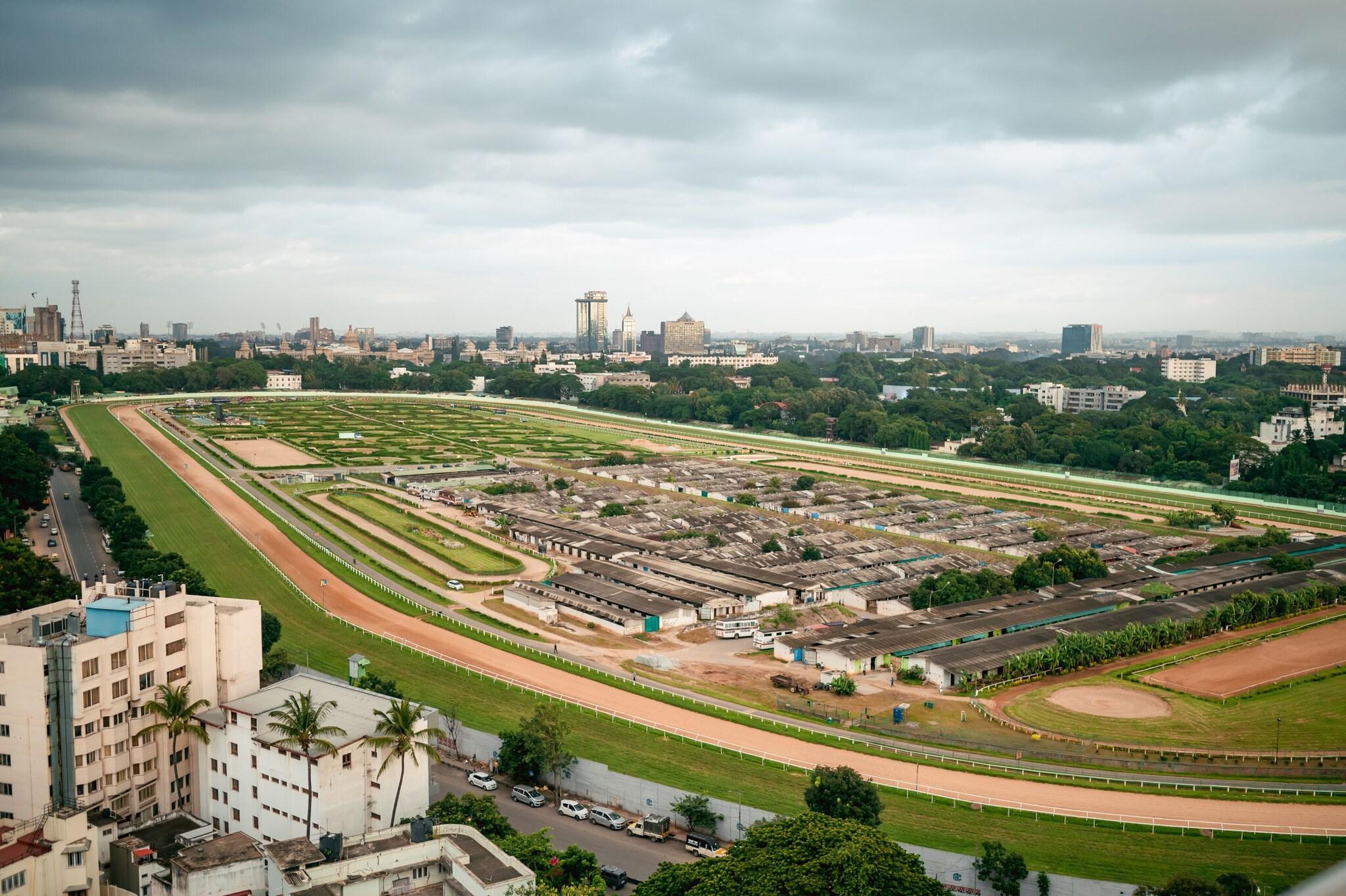 Vista Exterior Renaissance Bengaluru Race Course Hotel
