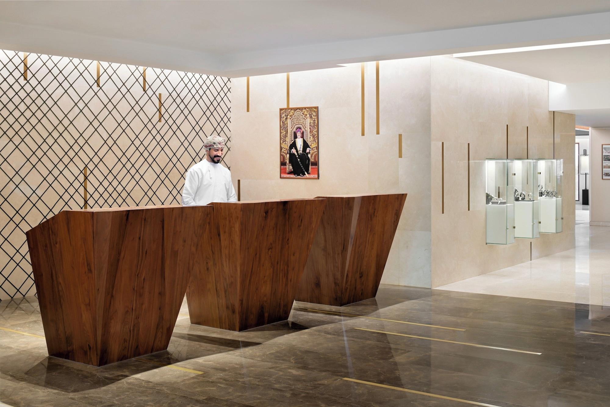 Vista Exterior Crowne Plaza Muscat by IHG