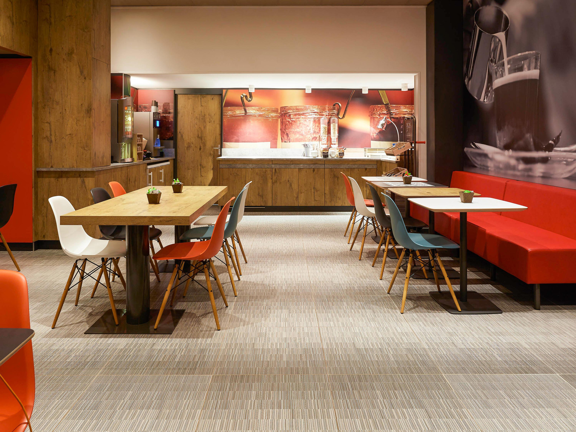 Vista Lobby Ibis Paris Canal Saint Martin