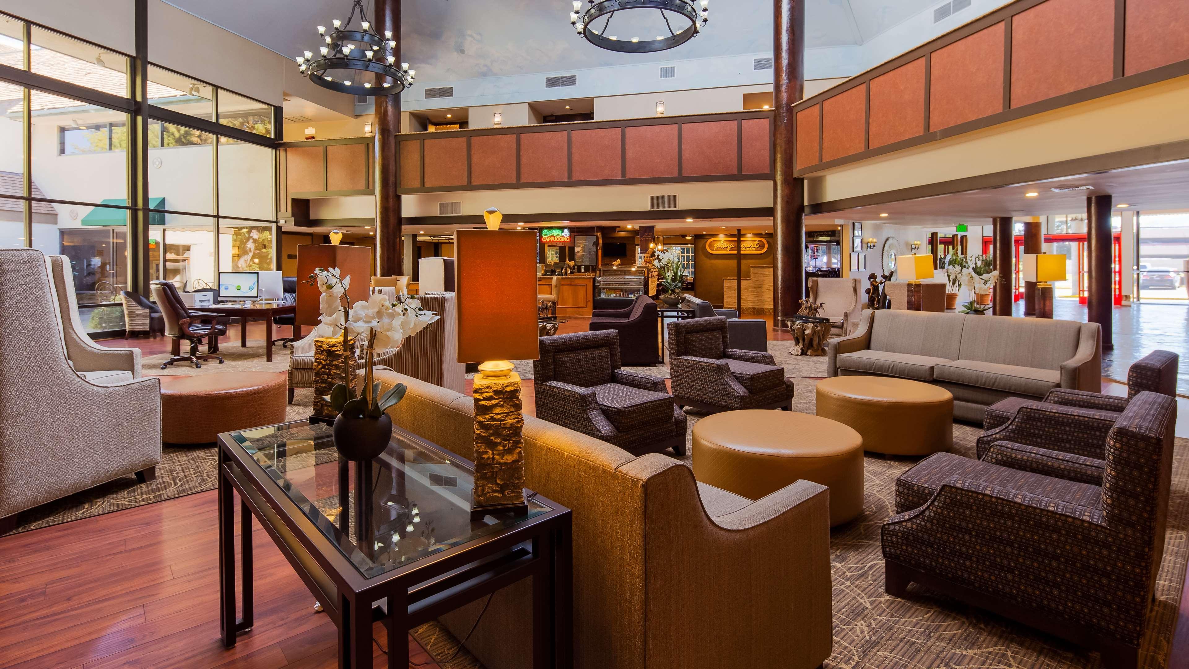 Vista Lobby SureStay Plus Hotel by Best Western Reno Airport