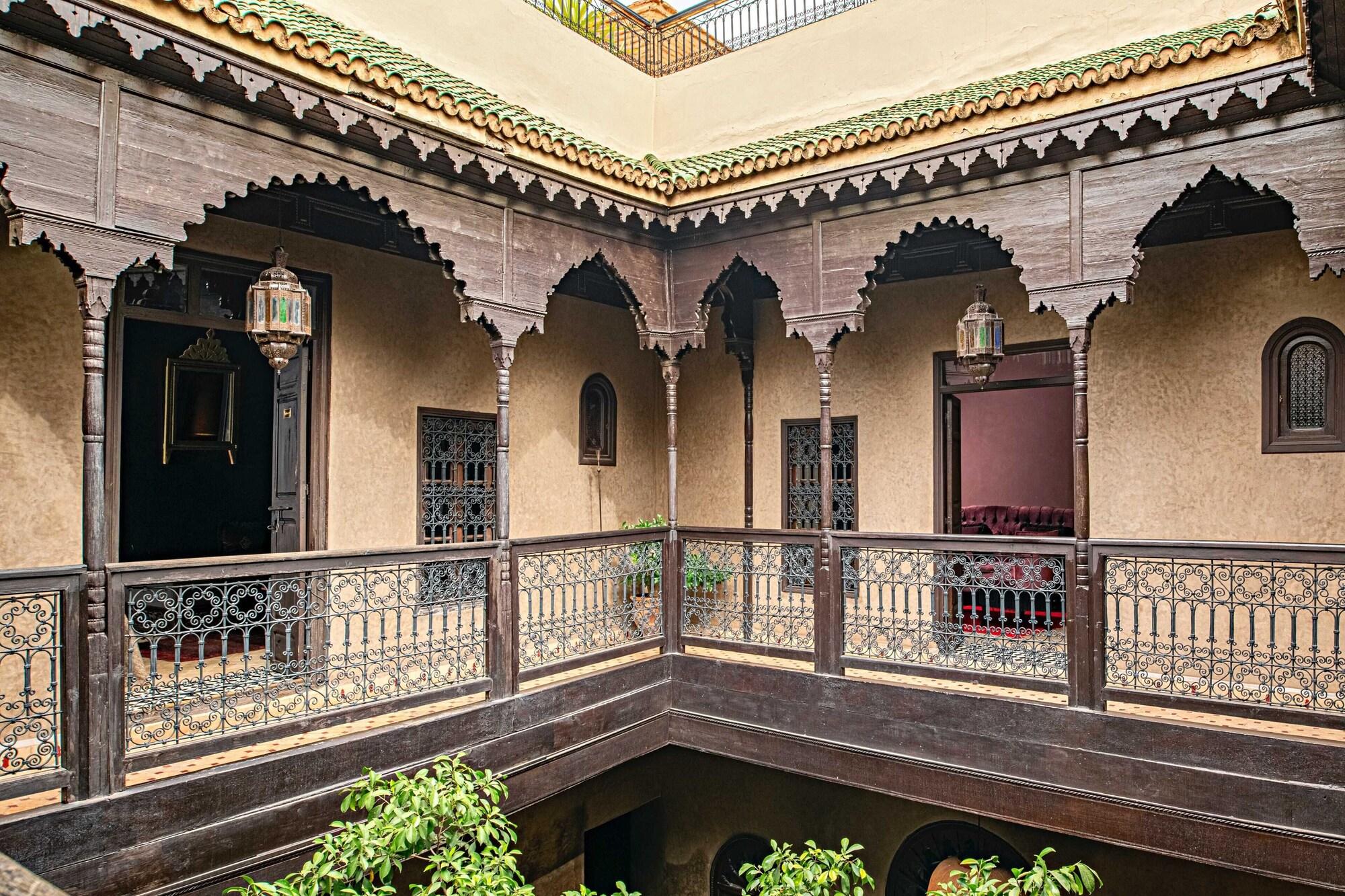 Varios Riad Khol
