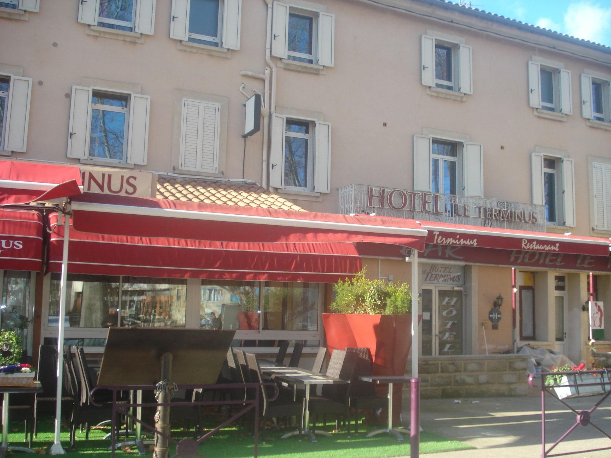 Varios Hôtel Le Terminus