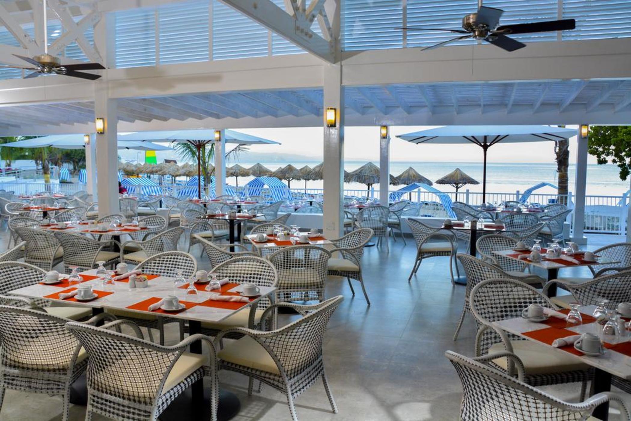 Hotel Royal Decameron Cornwall Beach