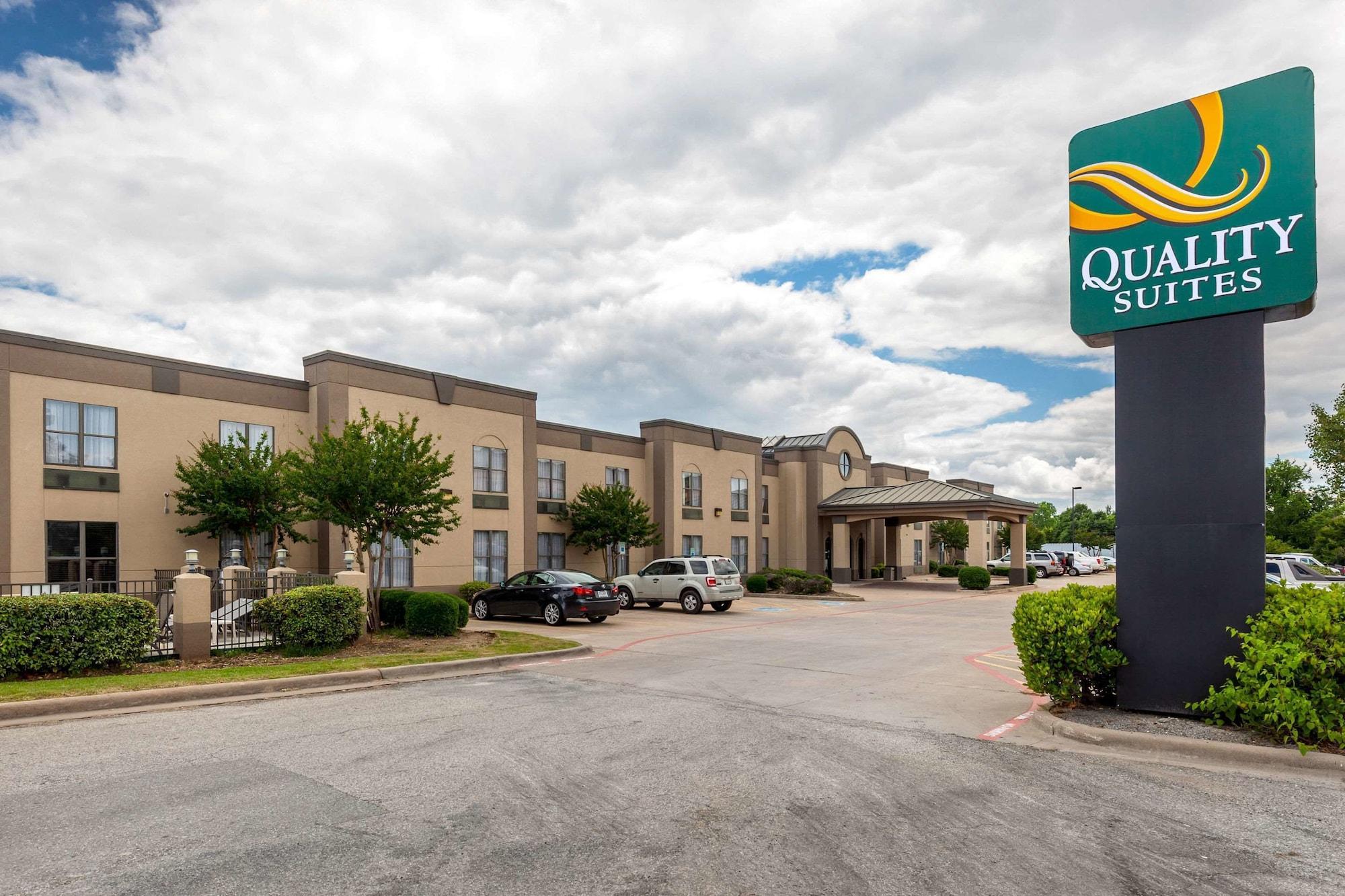 Vista Exterior Quality Suites Sherman