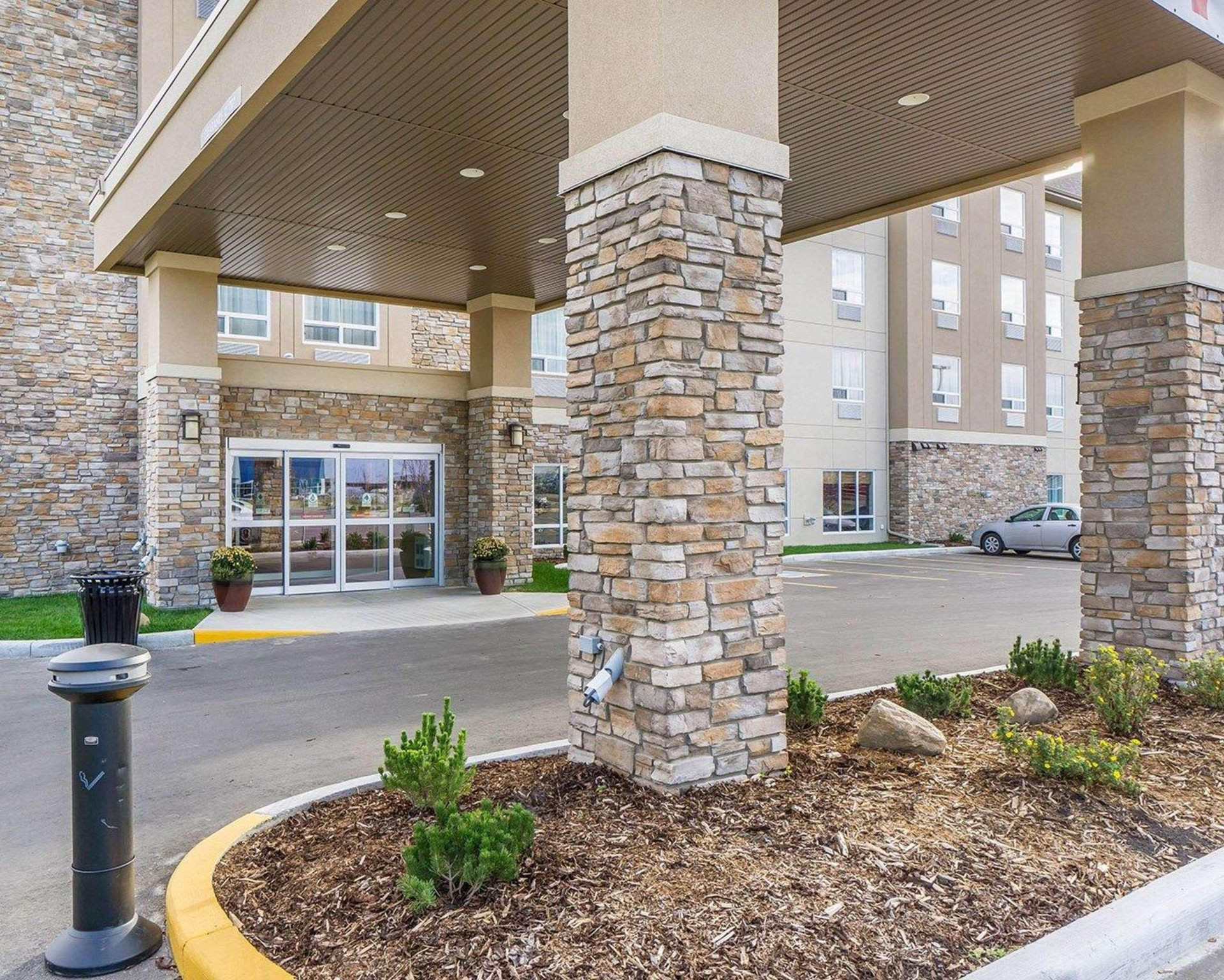 Vista Exterior Comfort Inn & Suites Edmonton International Airport