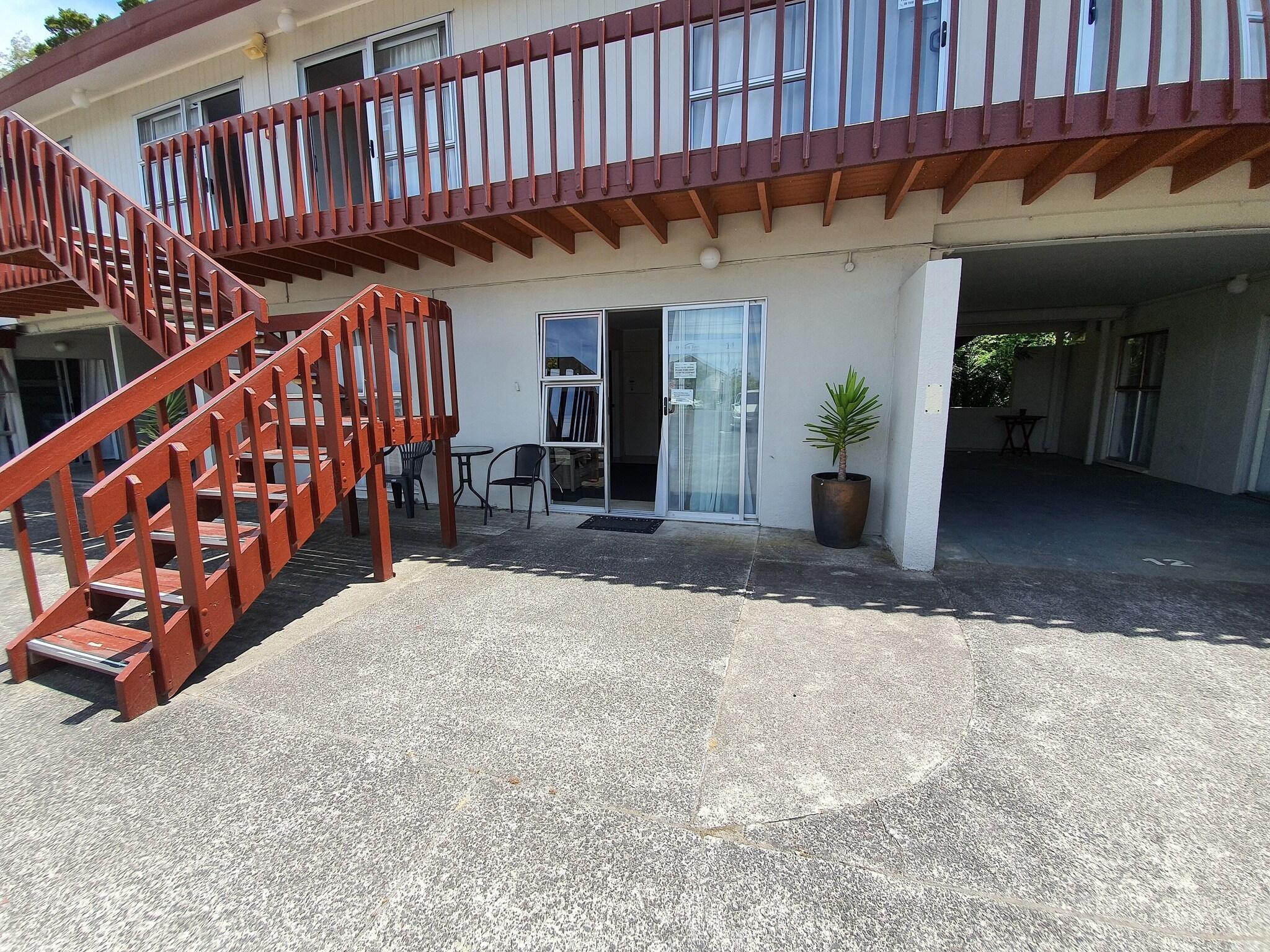 Varios Ocean Inn Motel