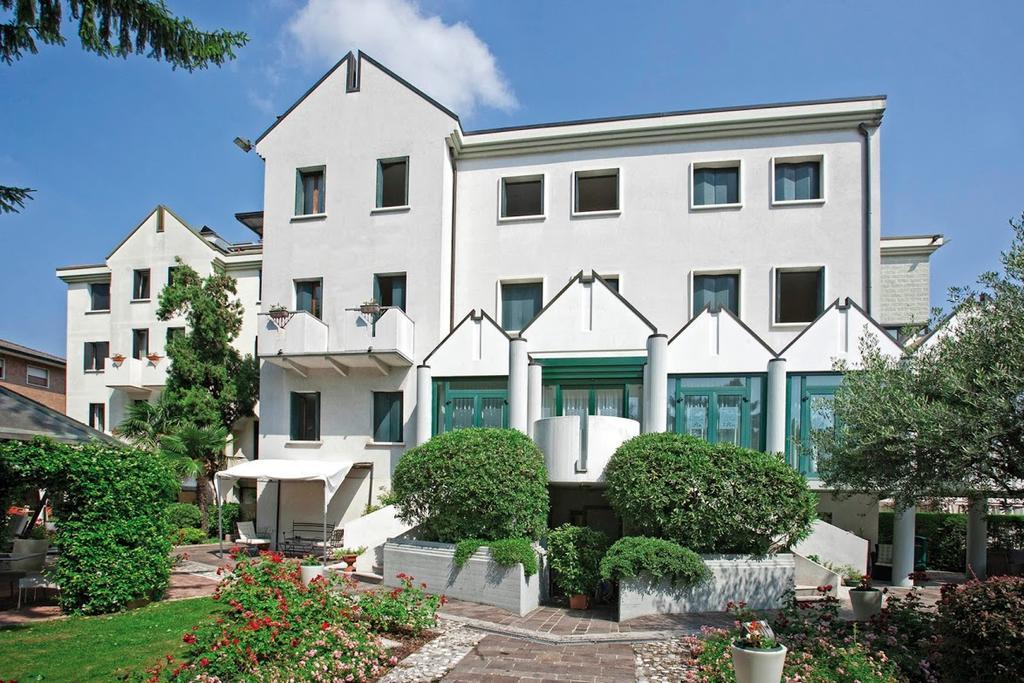Vista Exterior Park Hotel Ai Pini