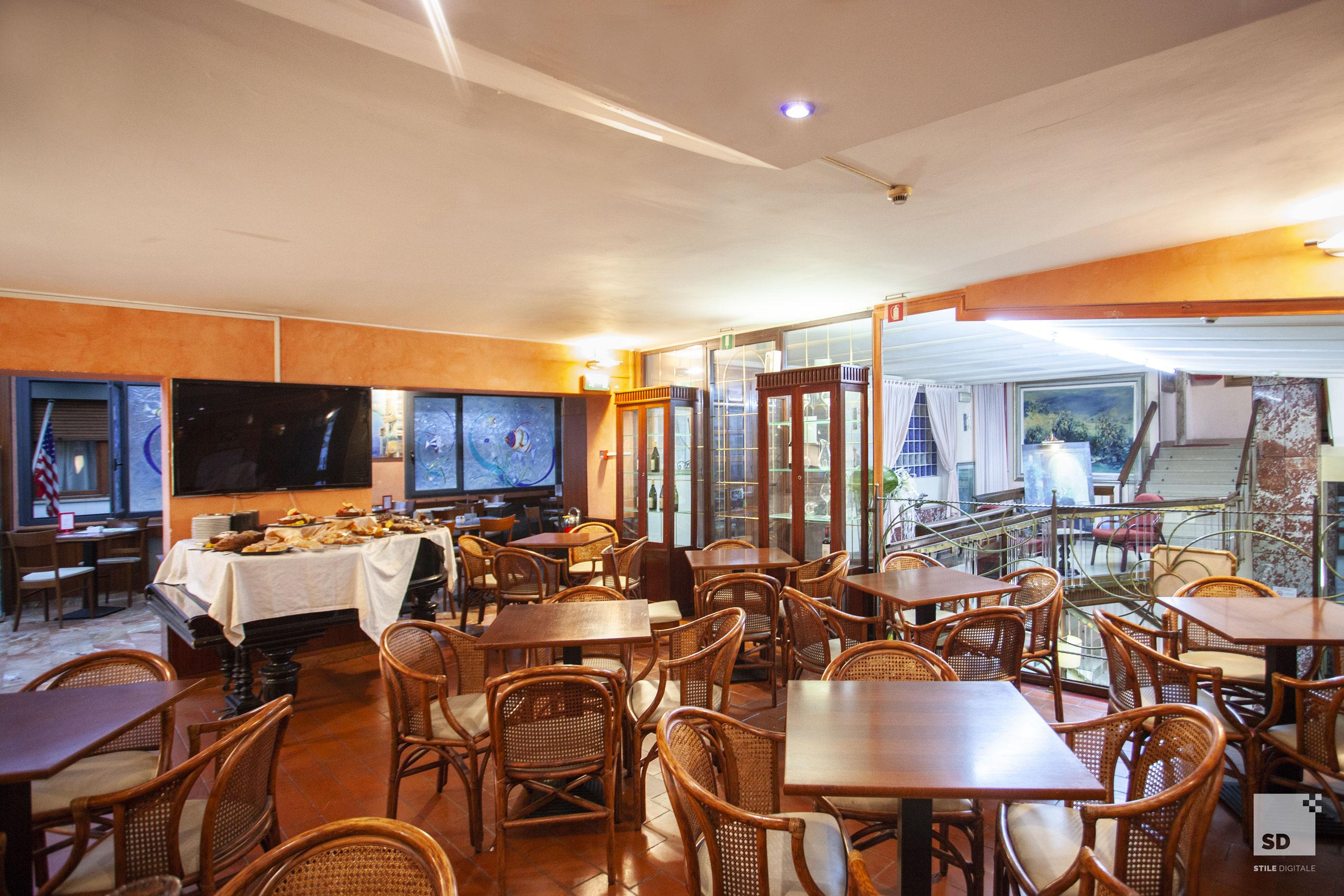 Bar/Salón Hotel La Pace