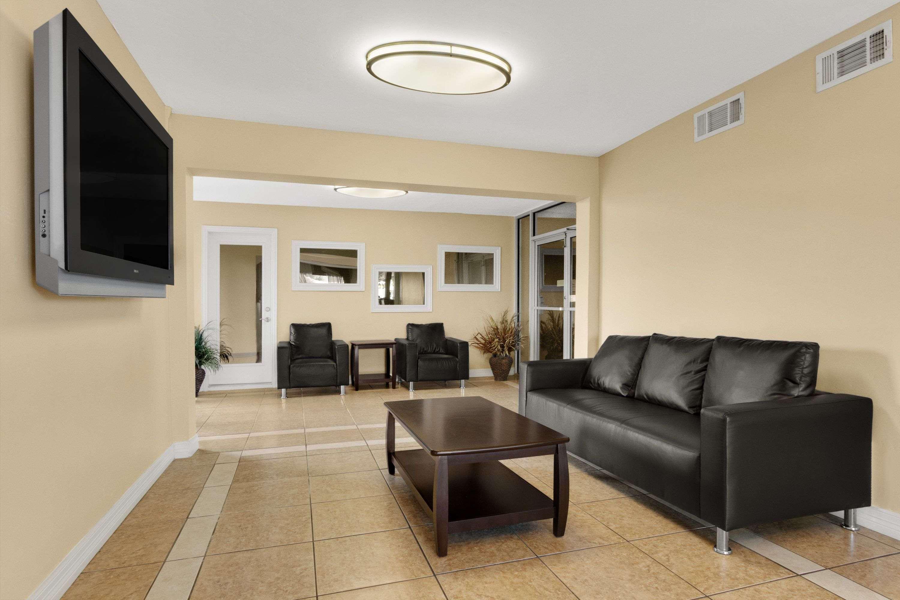 Vista Lobby Super 8 by Wyndham Fort Worth TX