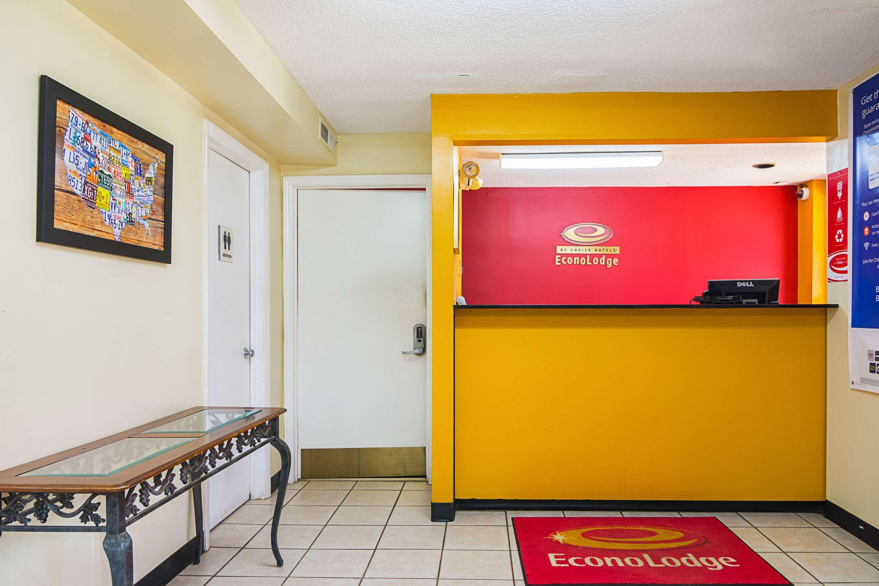 Vista Lobby Econo Lodge Research Triangle Park