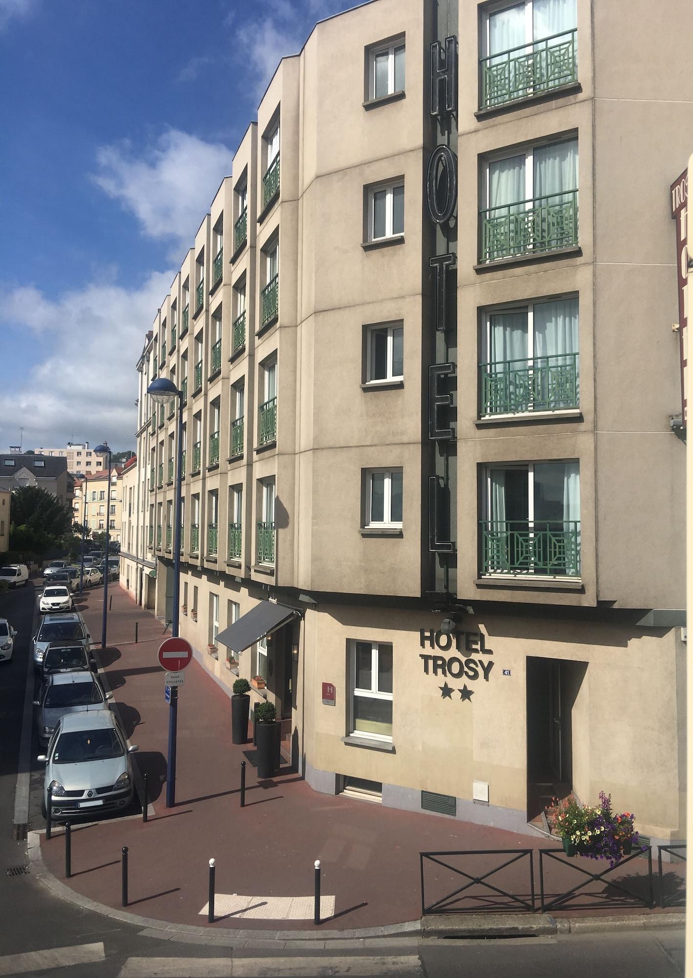 Varios Hôtel du Trosy Clamart