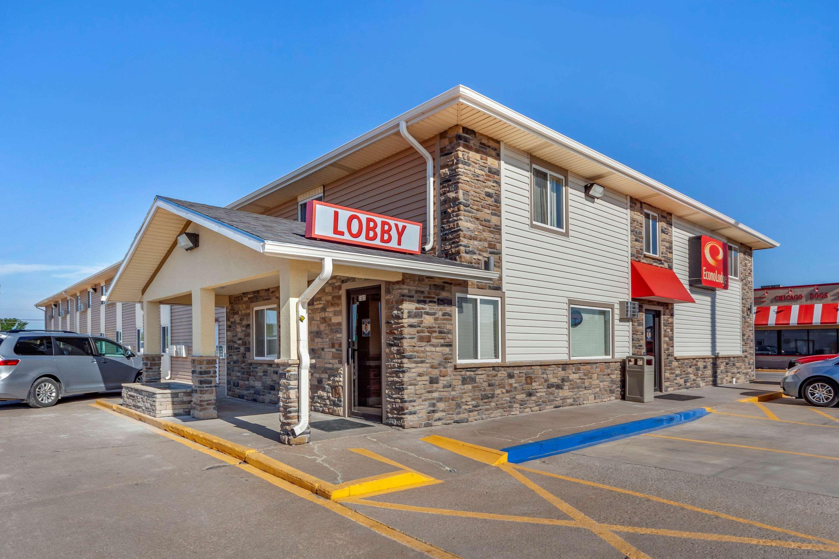 Varios Econo Lodge Hays I-70