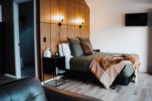 Alquiler Vacacional - HighTree Chalets - Your luxury lakeside escape!