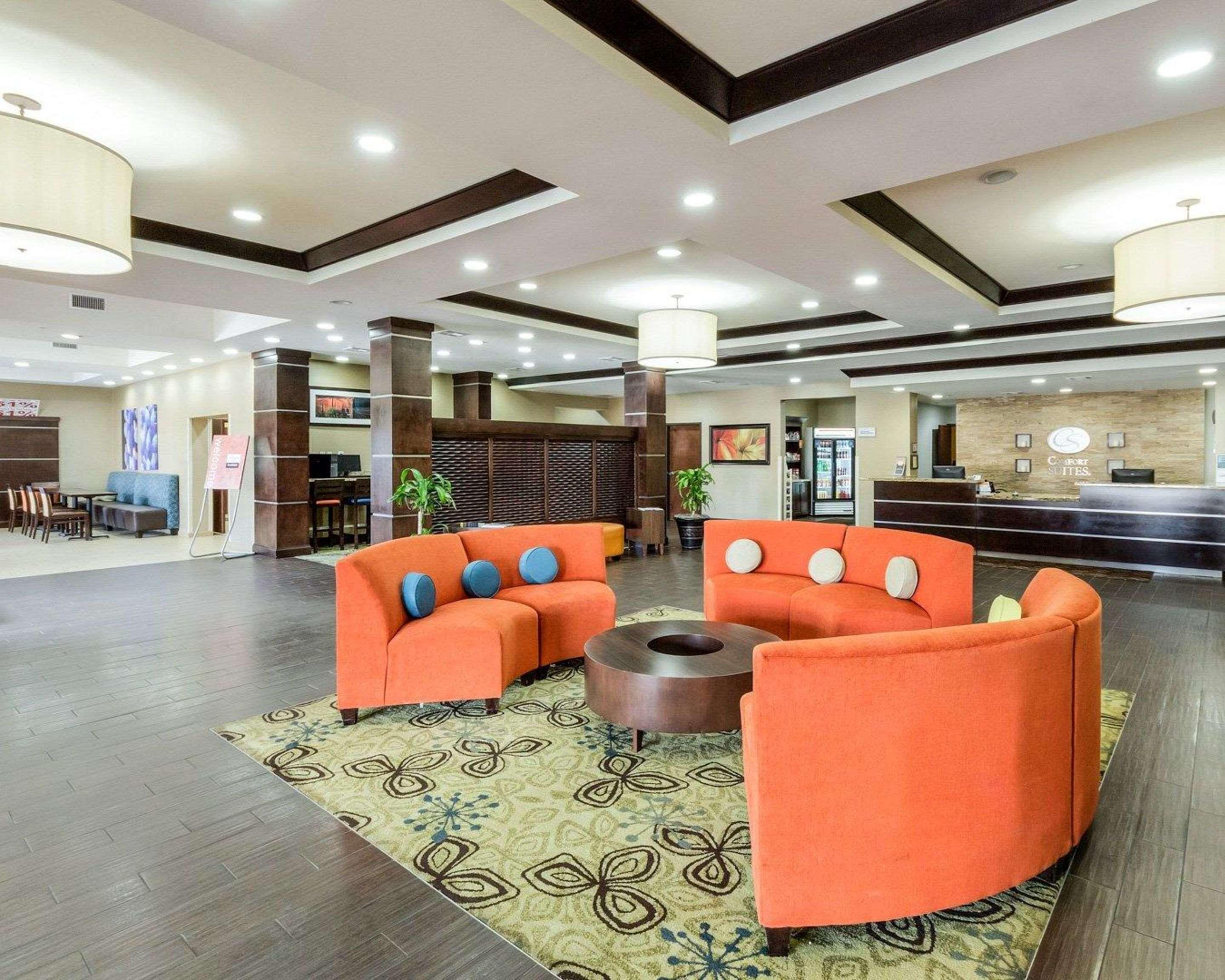 Vista Lobby Comfort Suites Cotulla near I-35