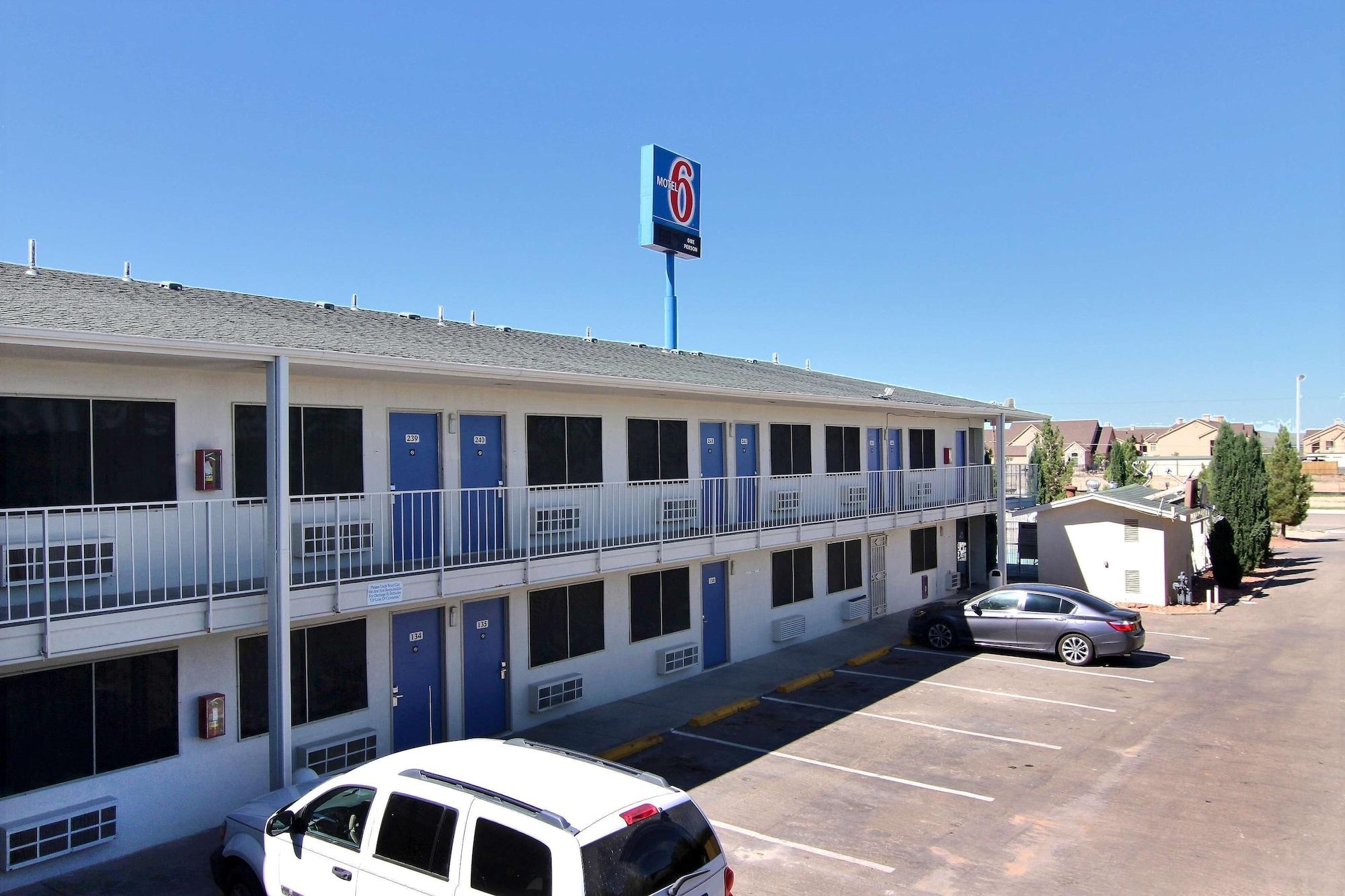 Vista Exterior Motel 6 Carlsbad, NM