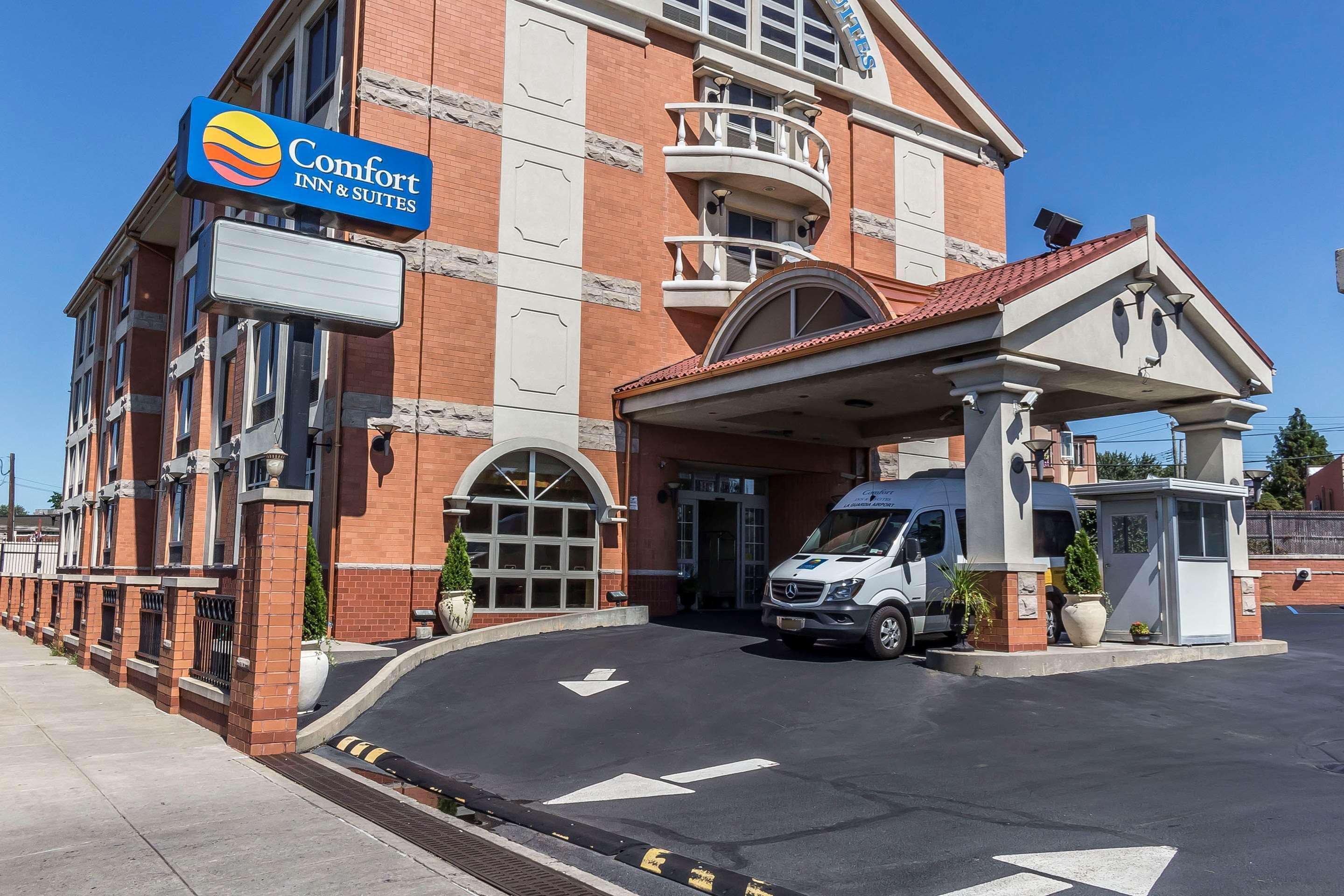 Vista Exterior Comfort Inn & Suites LaGuardia Airport