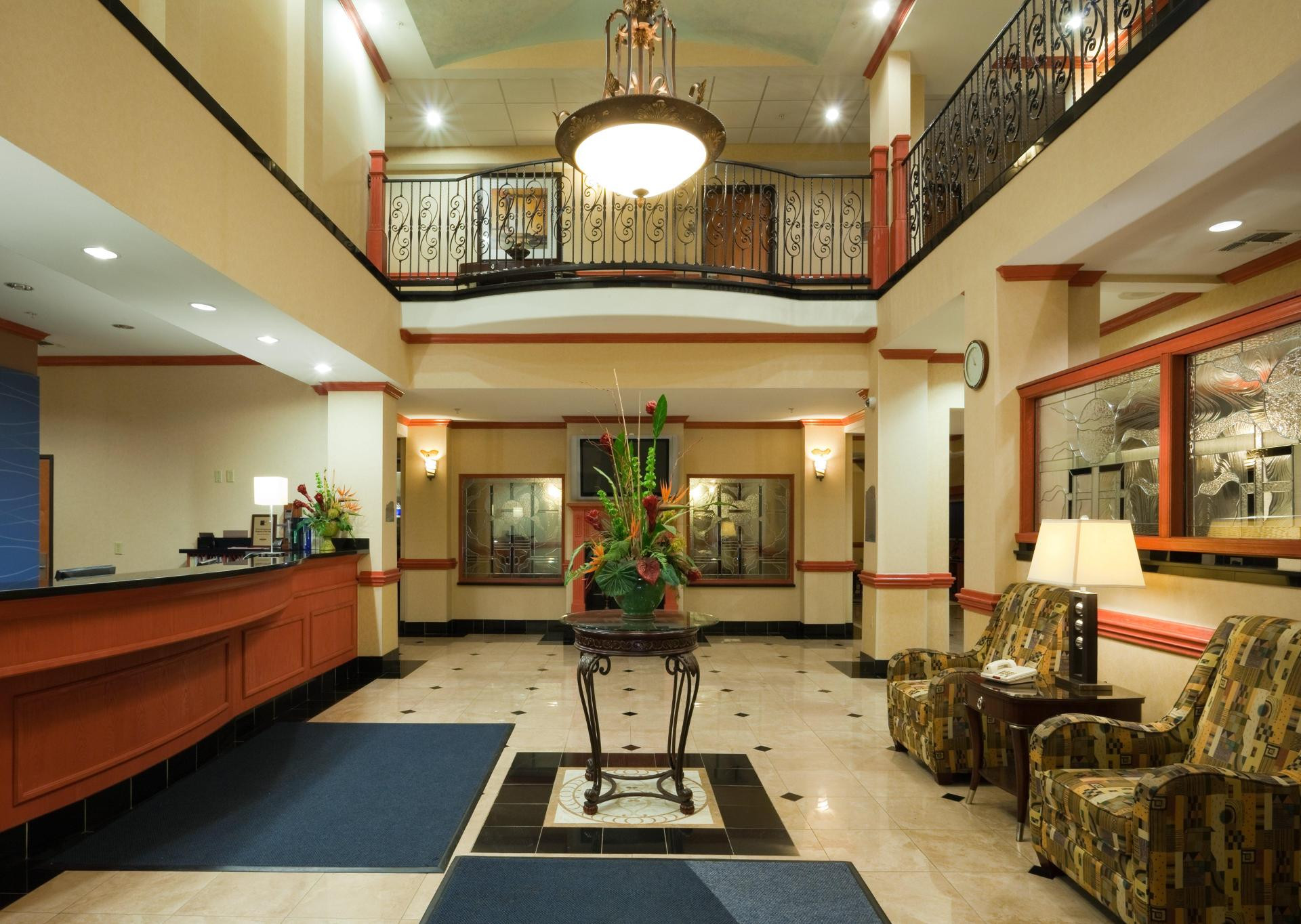 Vista Lobby Holiday Inn Express & Suites Fairfield-North