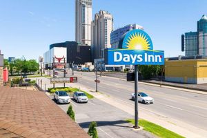 Alojamiento - Days Inn by Wyndham Fallsview