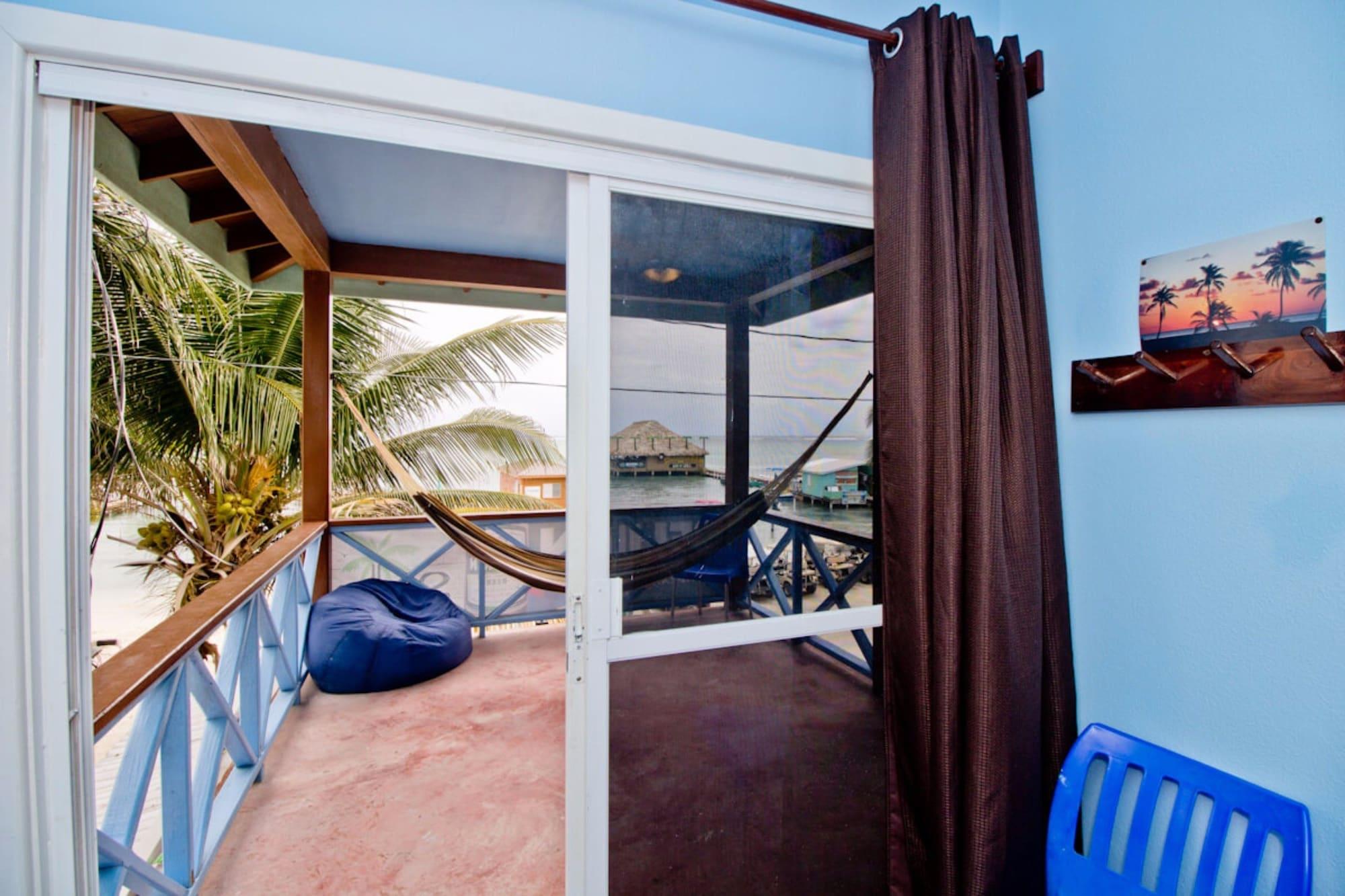 Equipamiento de Habitación Sandbar Beachfront Hotel & Hostel