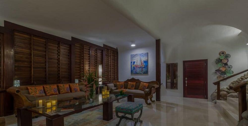 Vista Lobby Mount Hartman Bay Estate Private Resort