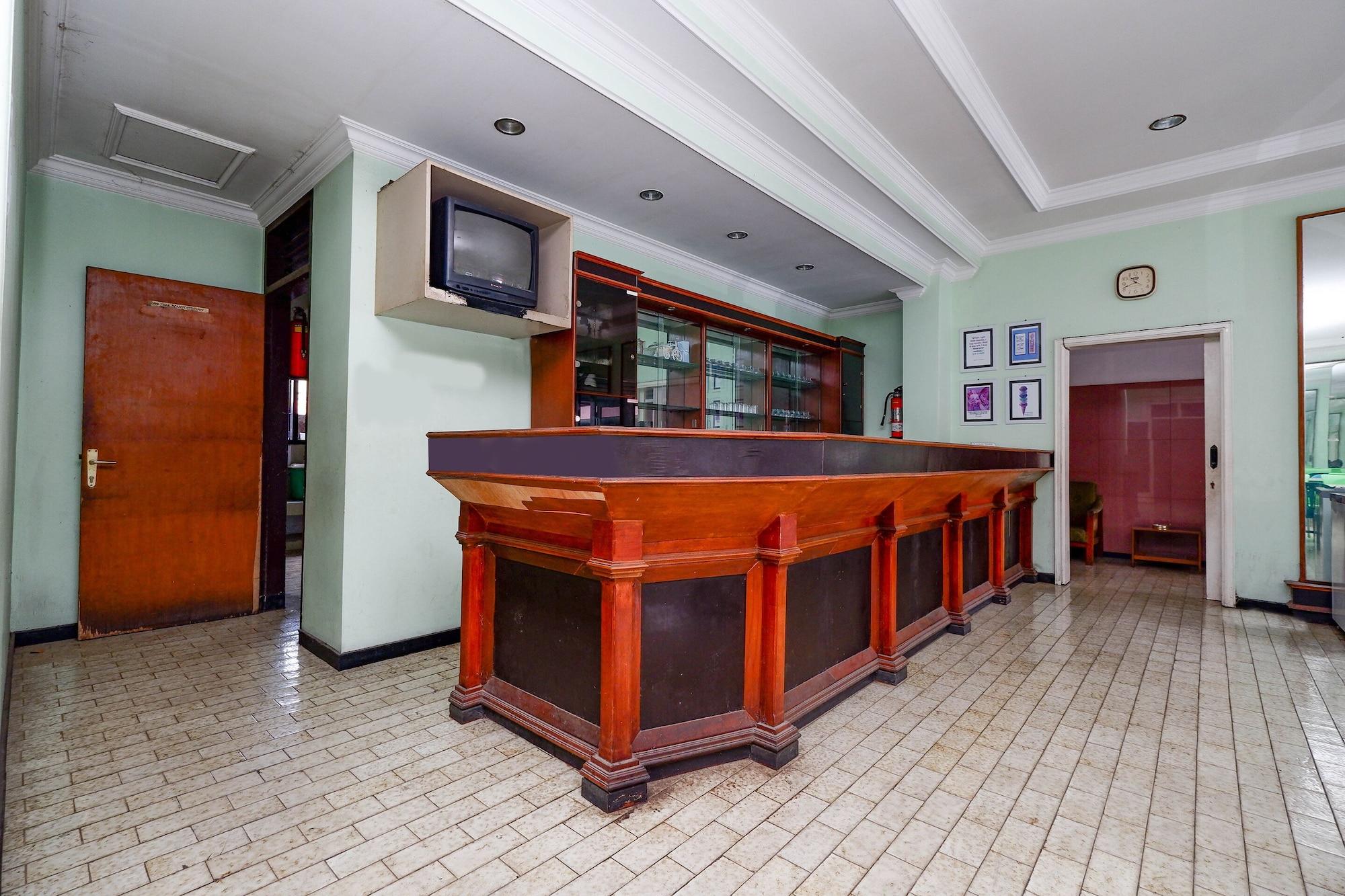 Restaurant OYO 1843 Cahya Nirwana