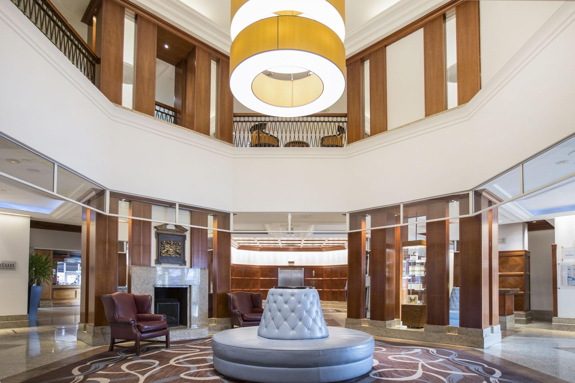Vista Lobby Leonardo Royal Southampton Grand Harbour