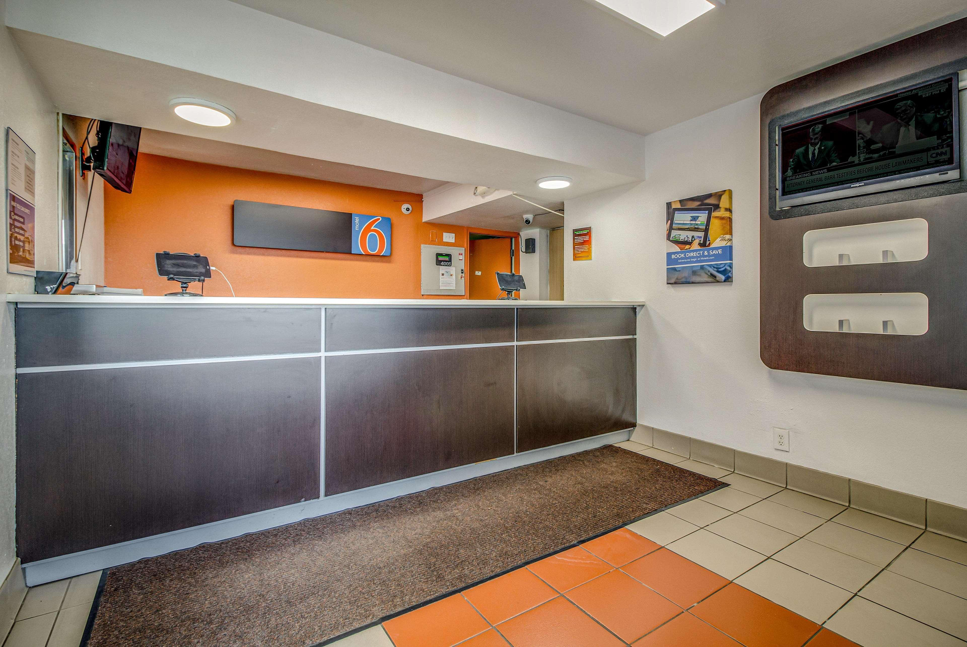 Vista Lobby Motel 6 Conroe, TX