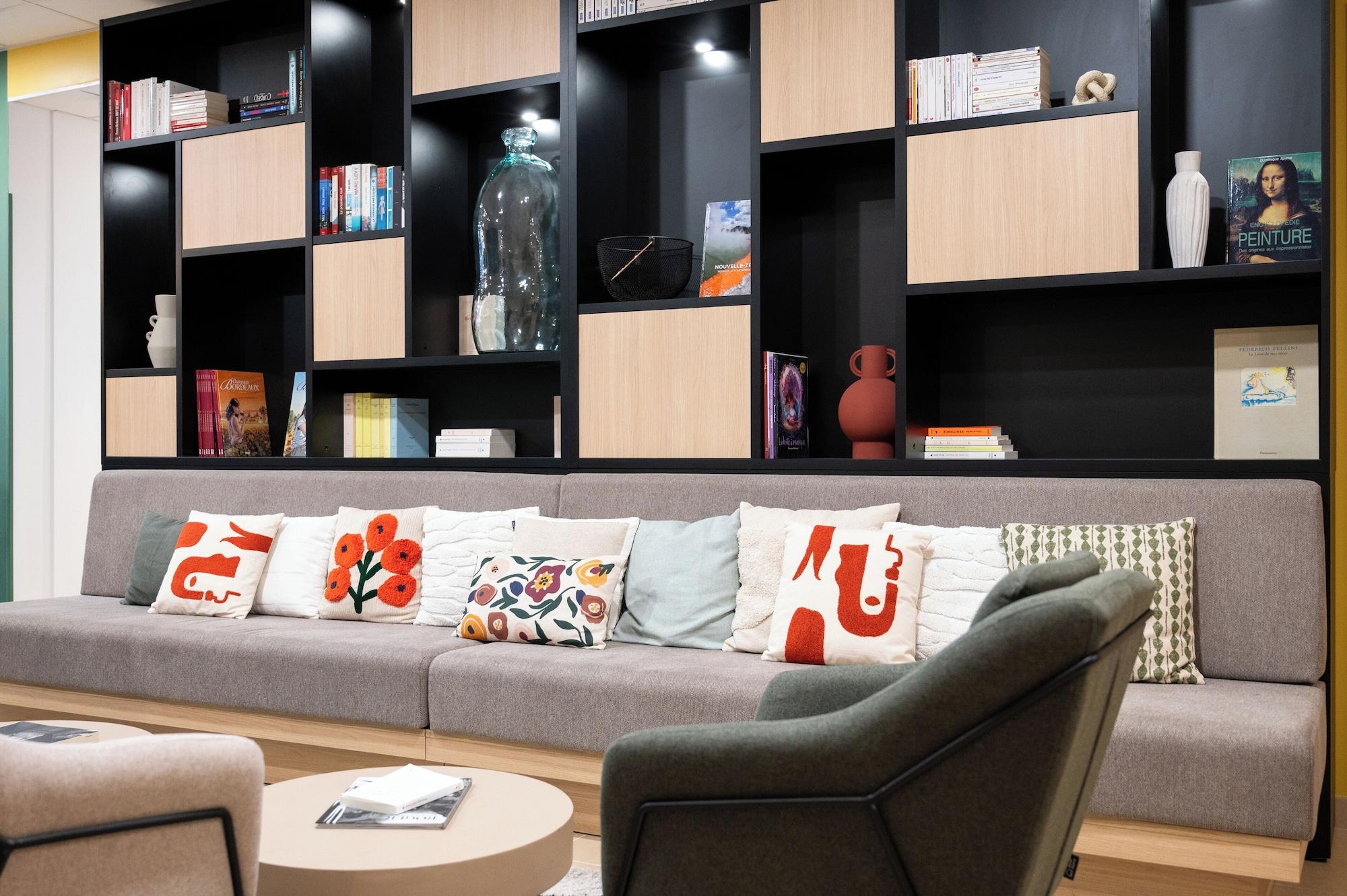 Vista Lobby Nemea Appart Hotel Bordeaux Pessac